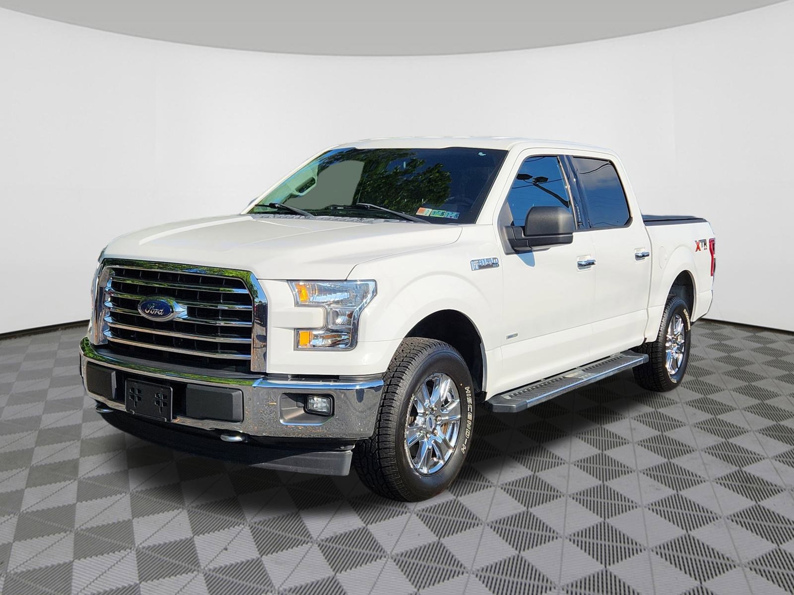 2017 Ford F-150 XLT photo 2
