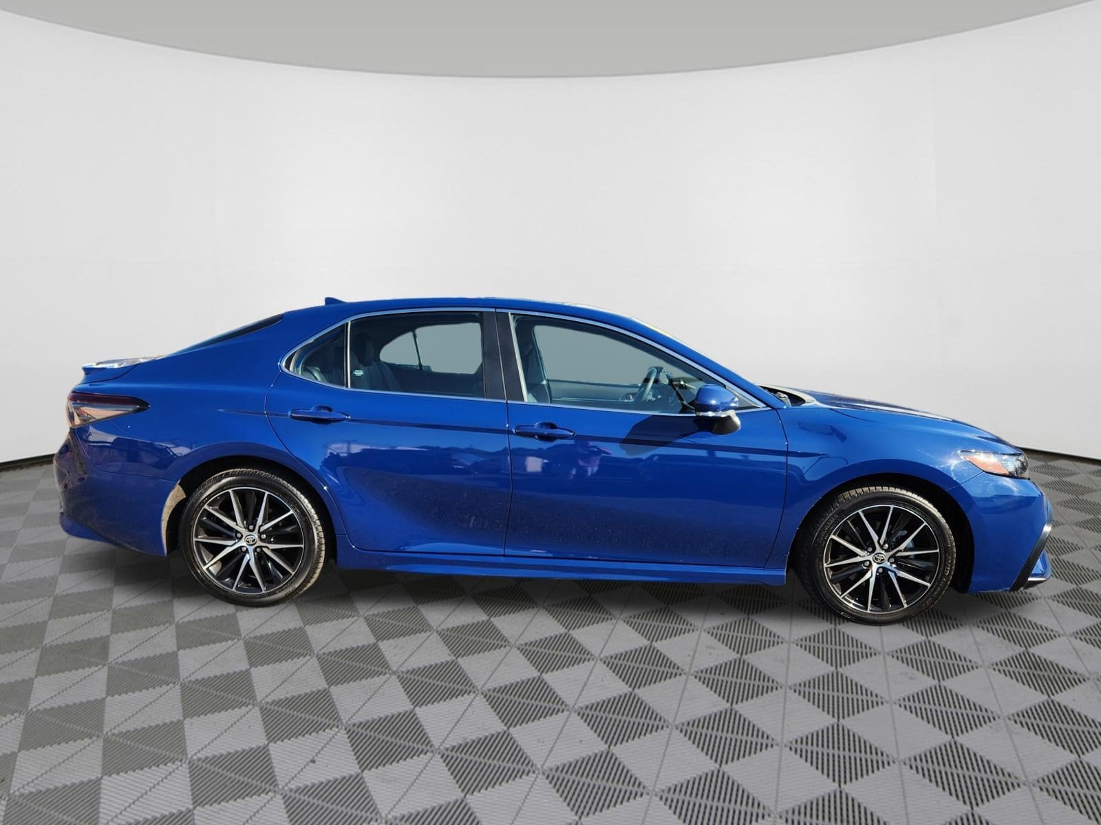 2024 Toyota Camry SE - Photo 6