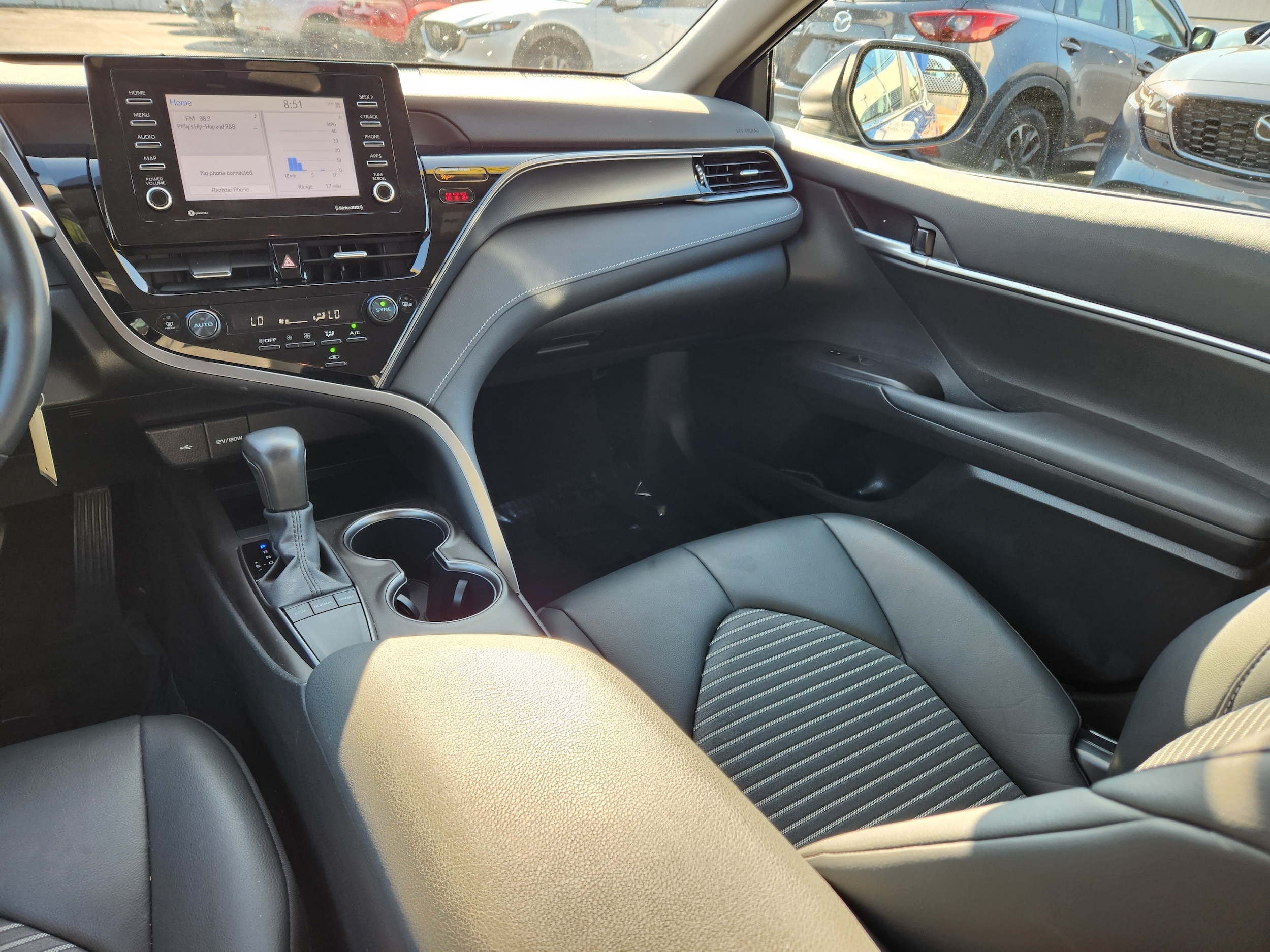 2024 Toyota Camry SE - Photo 14