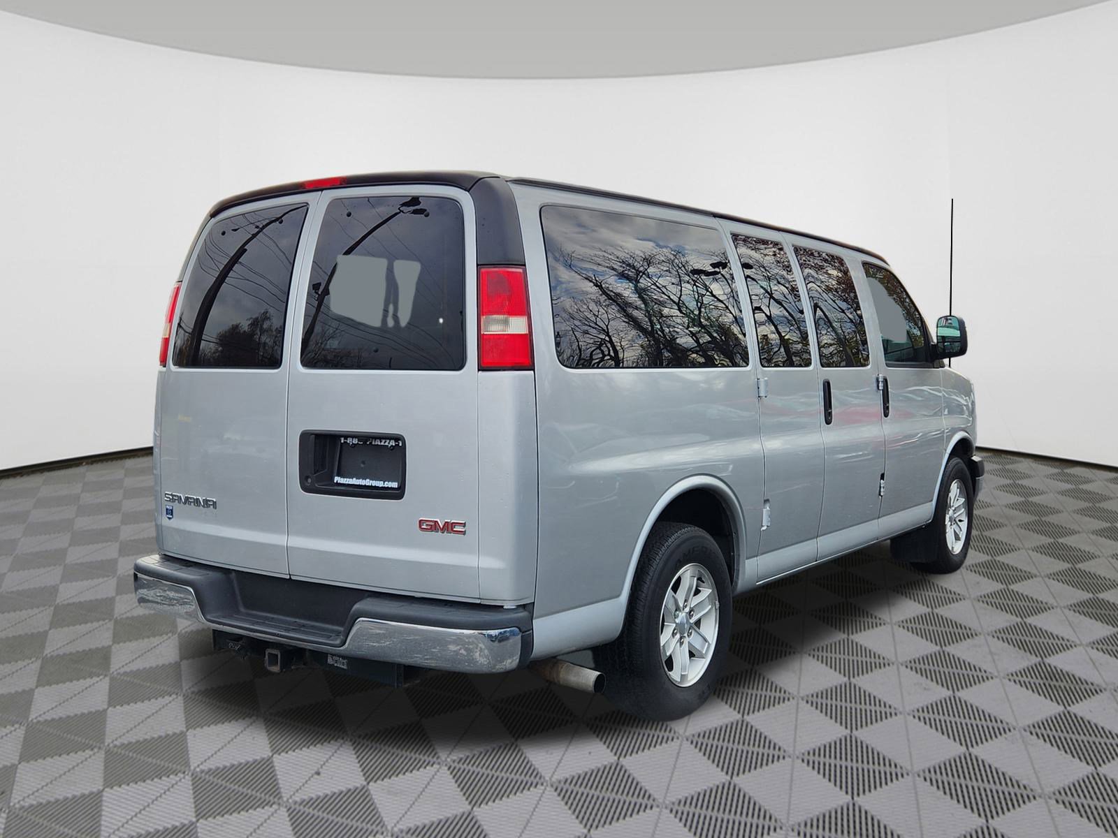 2014 Gmc Savana Passenger LT photo 3