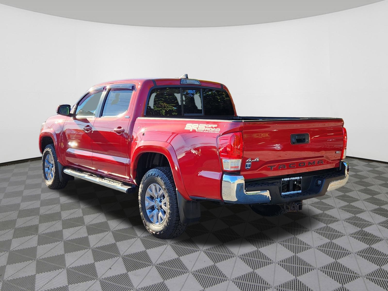 2017 Toyota Tacoma SR5 photo 3