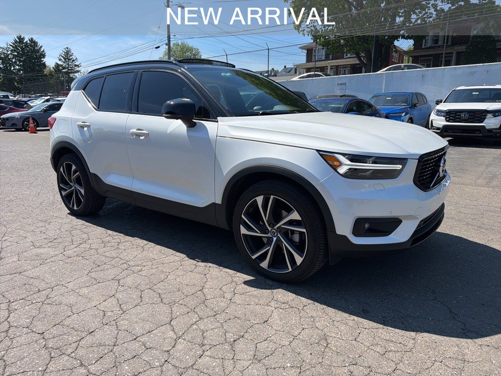 2021 Volvo XC40 T5 R-Design AWD's photo