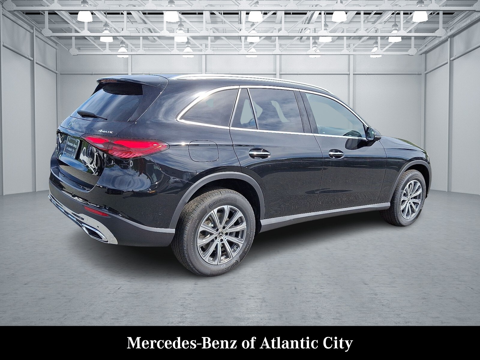 2025 Mercedes Benz GLC 300 4MATIC photo 3