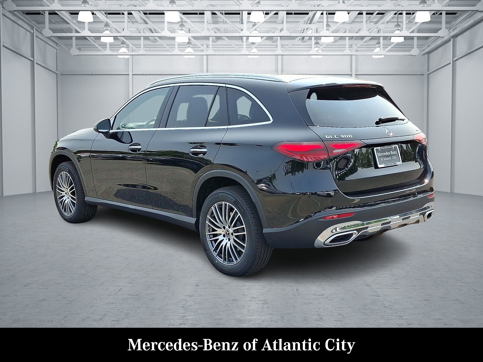 2025 Mercedes Benz GLC 300 4MATIC photo 3