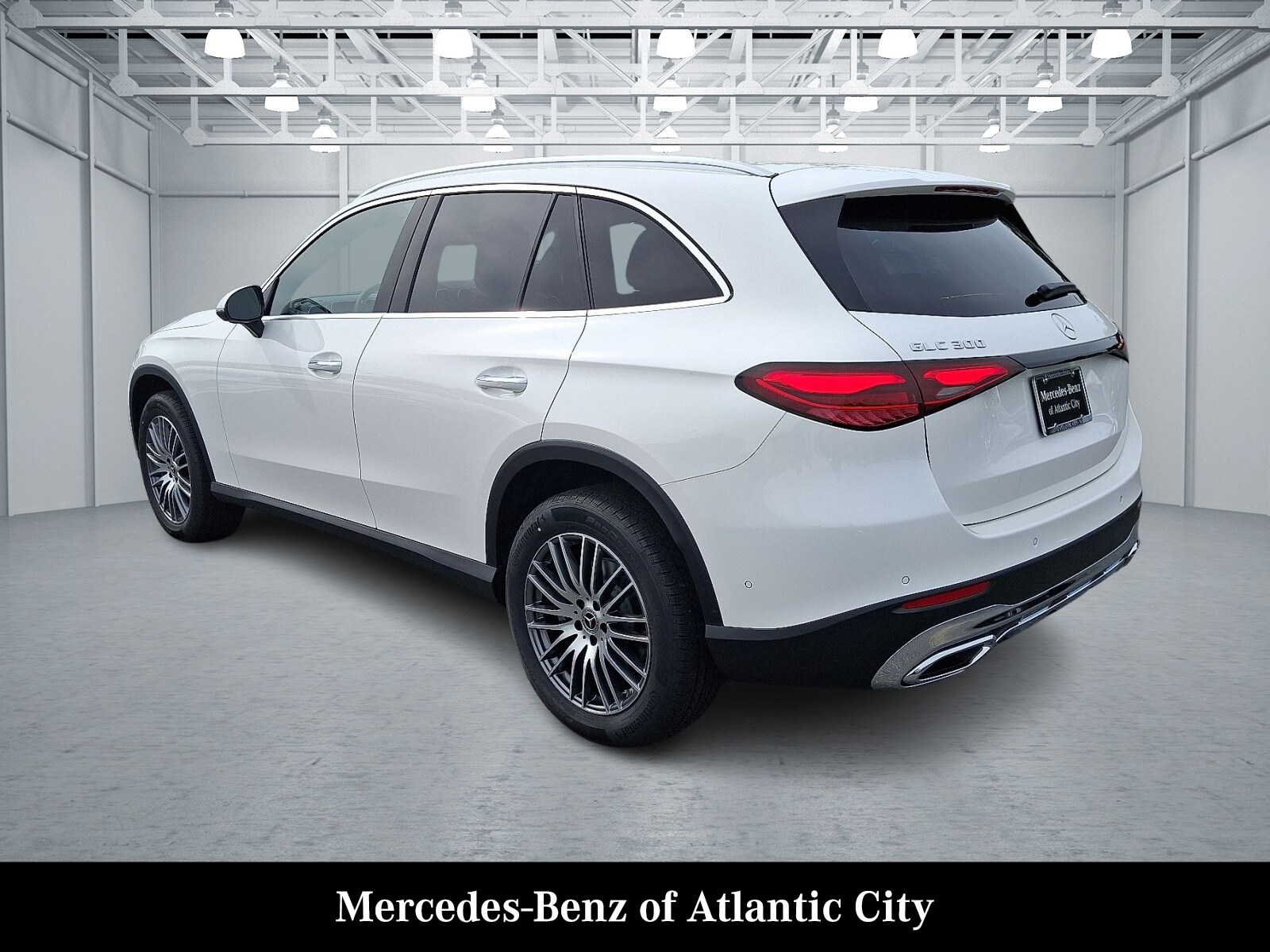 2025 Mercedes Benz GLC 300 4MATIC photo 3