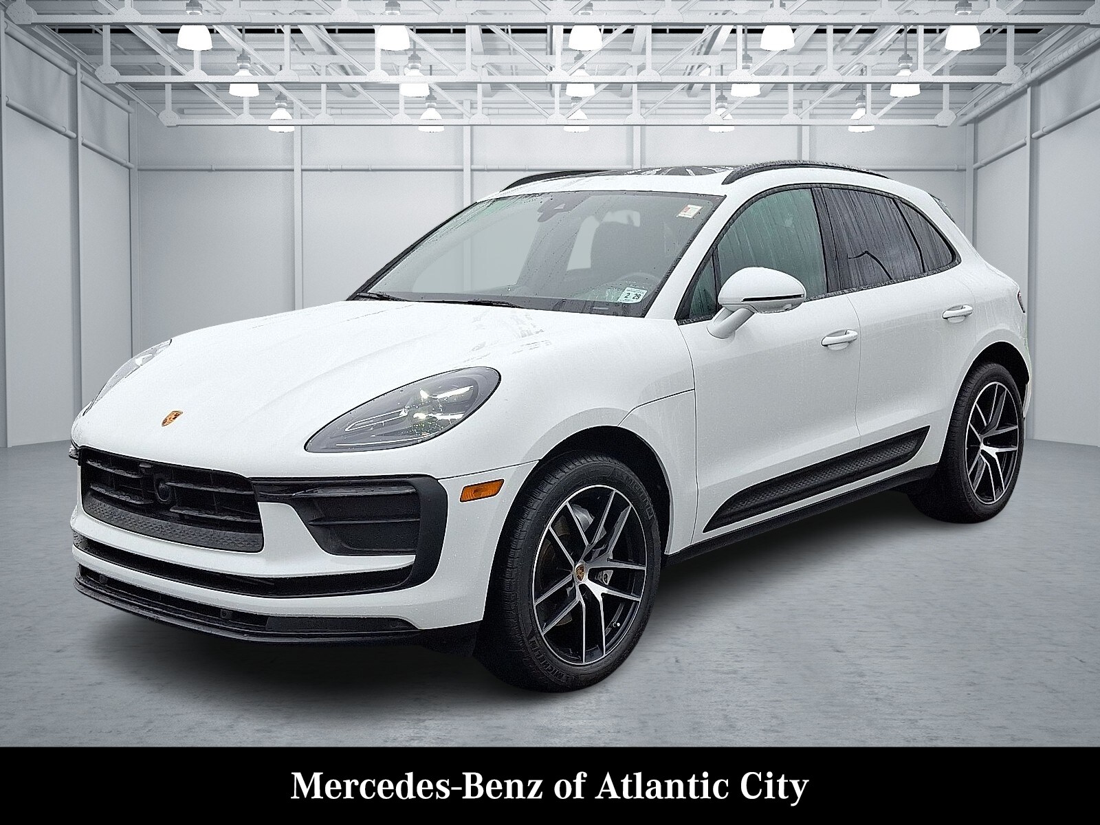 2024 Porsche Macan Base photo 3