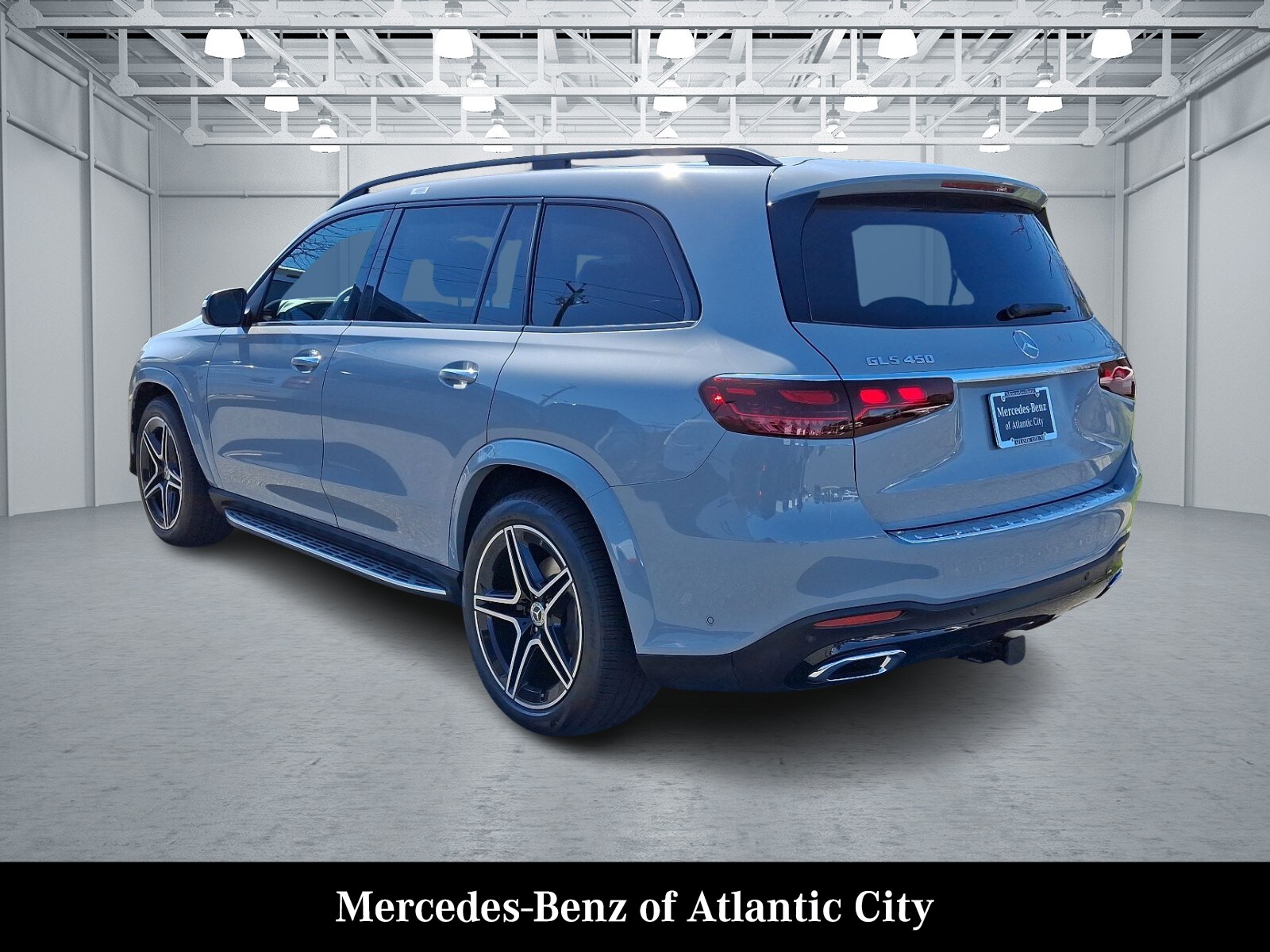 2025 Mercedes Benz GLS 450 4MATIC photo 3