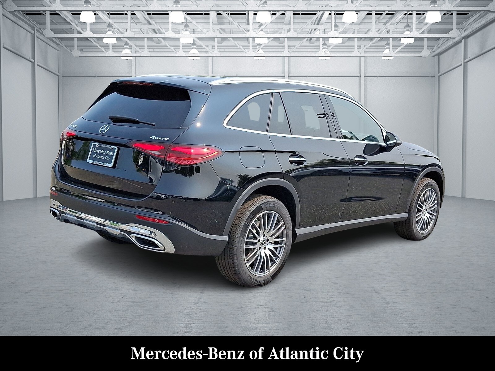 2025 Mercedes Benz GLC 300 4MATIC photo 4