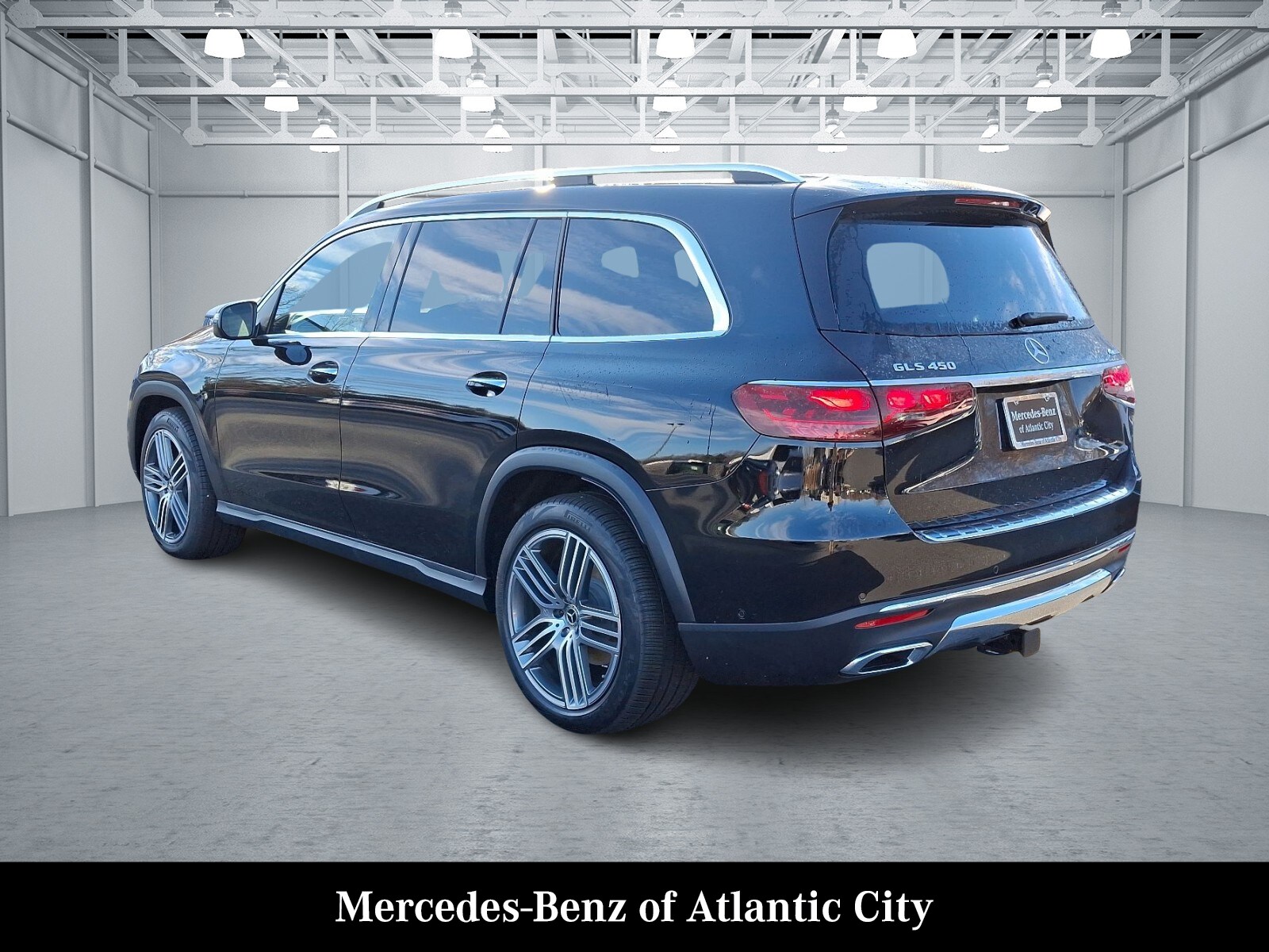 2025 Mercedes Benz GLS 450 4MATIC photo 3