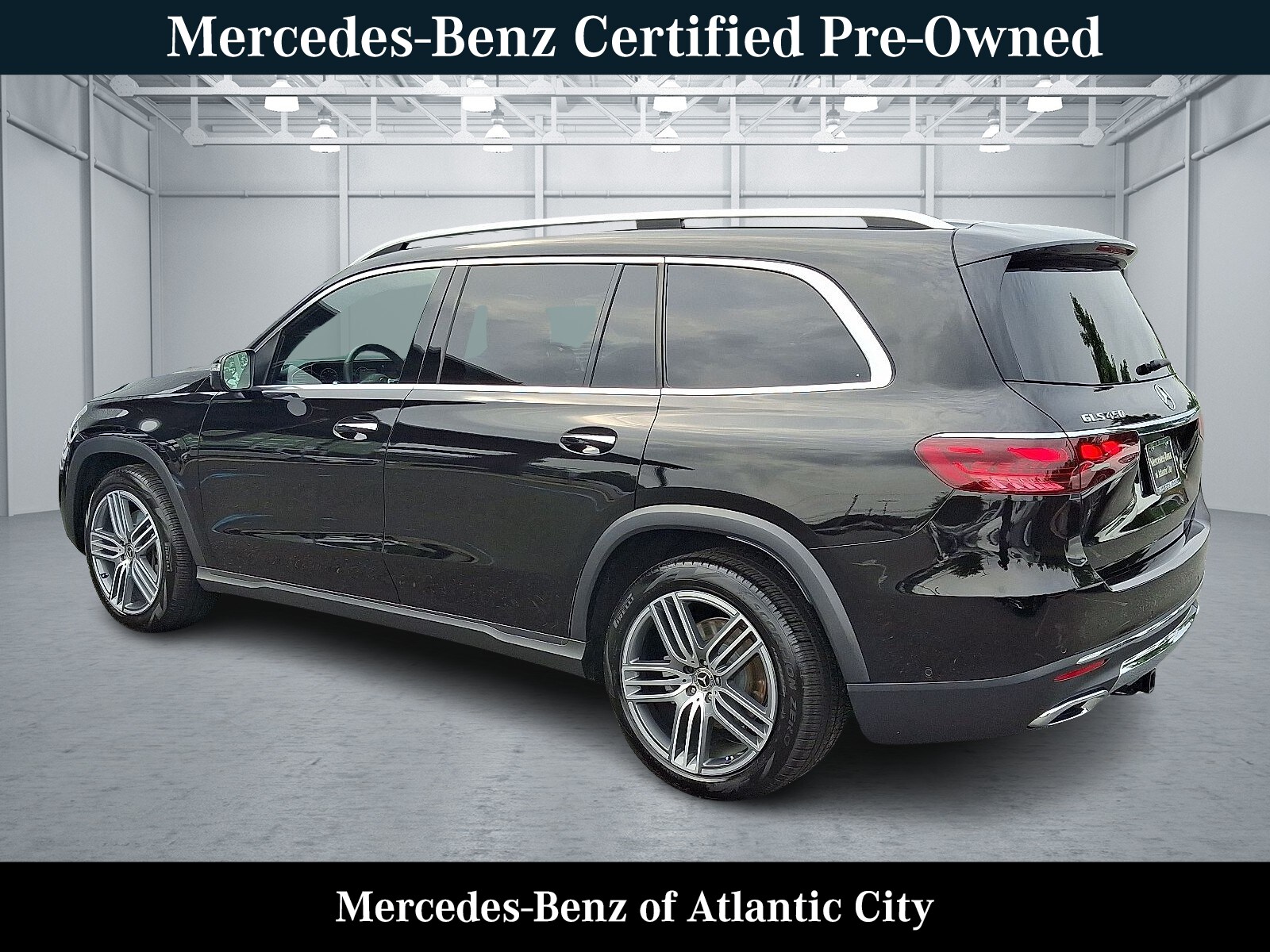 2025 Mercedes Benz GLS 450 4MATIC photo 4