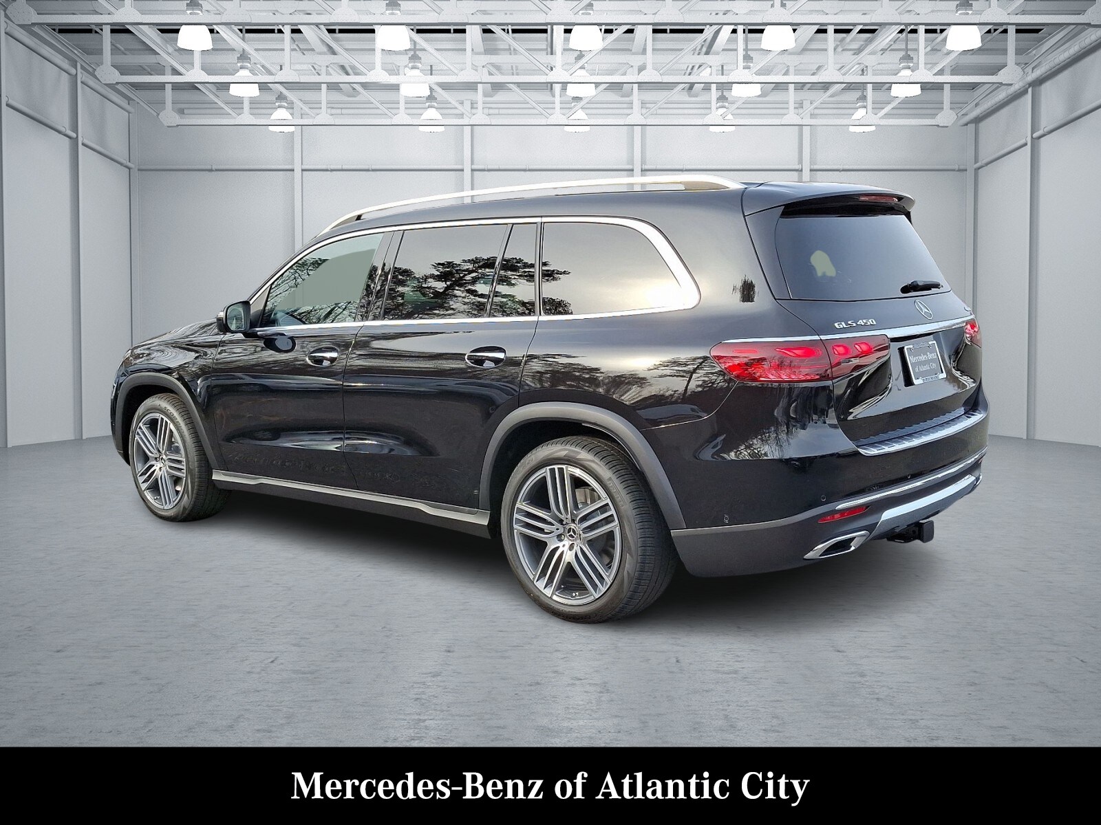 2025 Mercedes Benz GLS 450 4MATIC photo 3