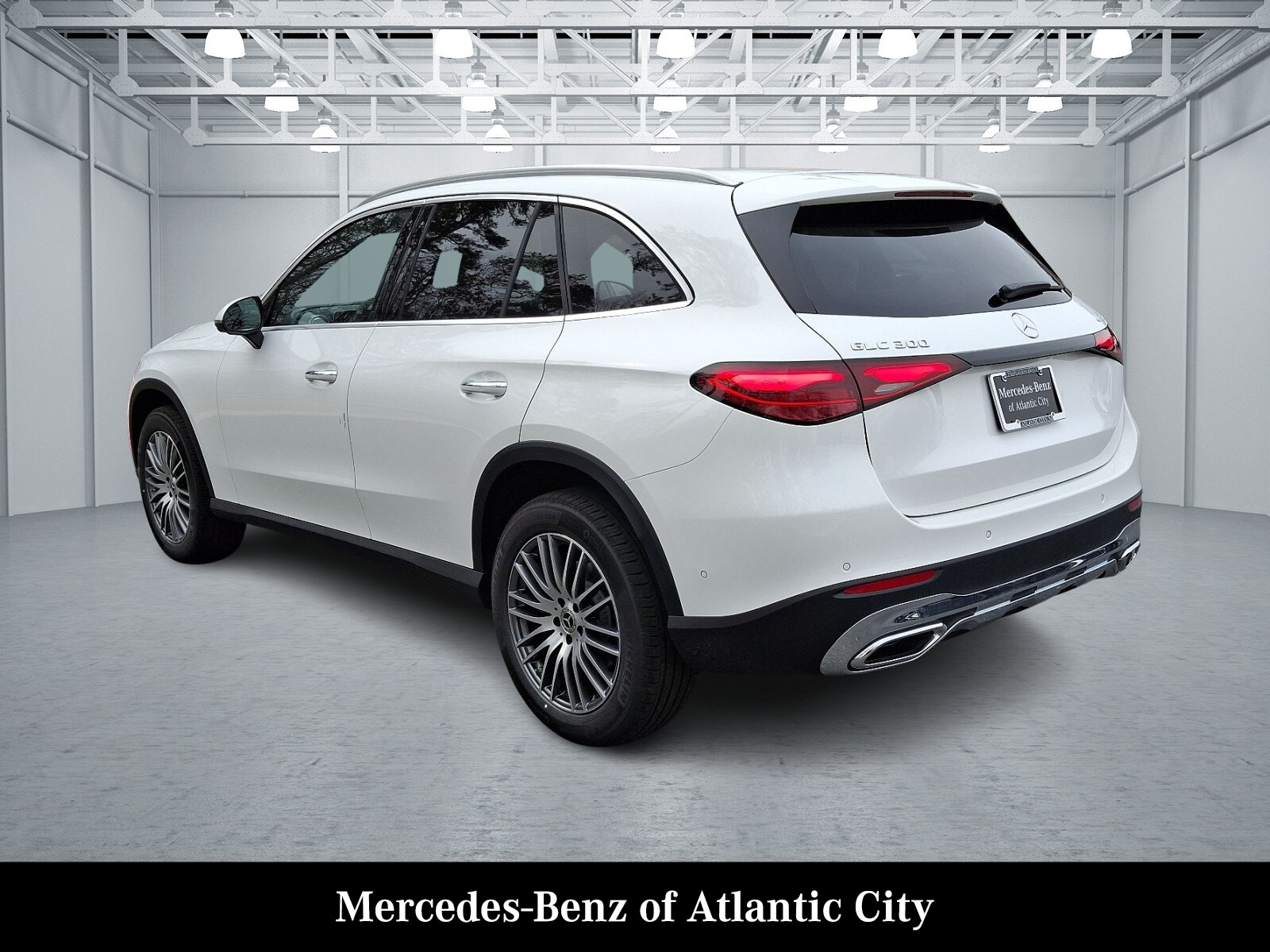 2025 Mercedes Benz GLC 300 4MATIC photo 3