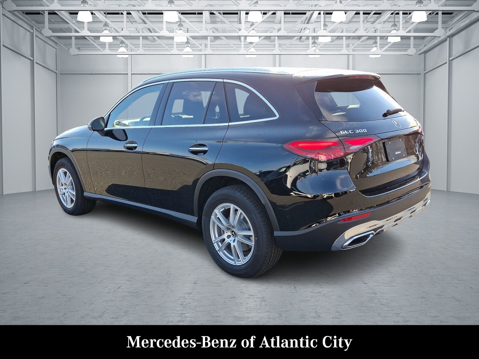 2025 Mercedes Benz GLC 300 4MATIC photo 3