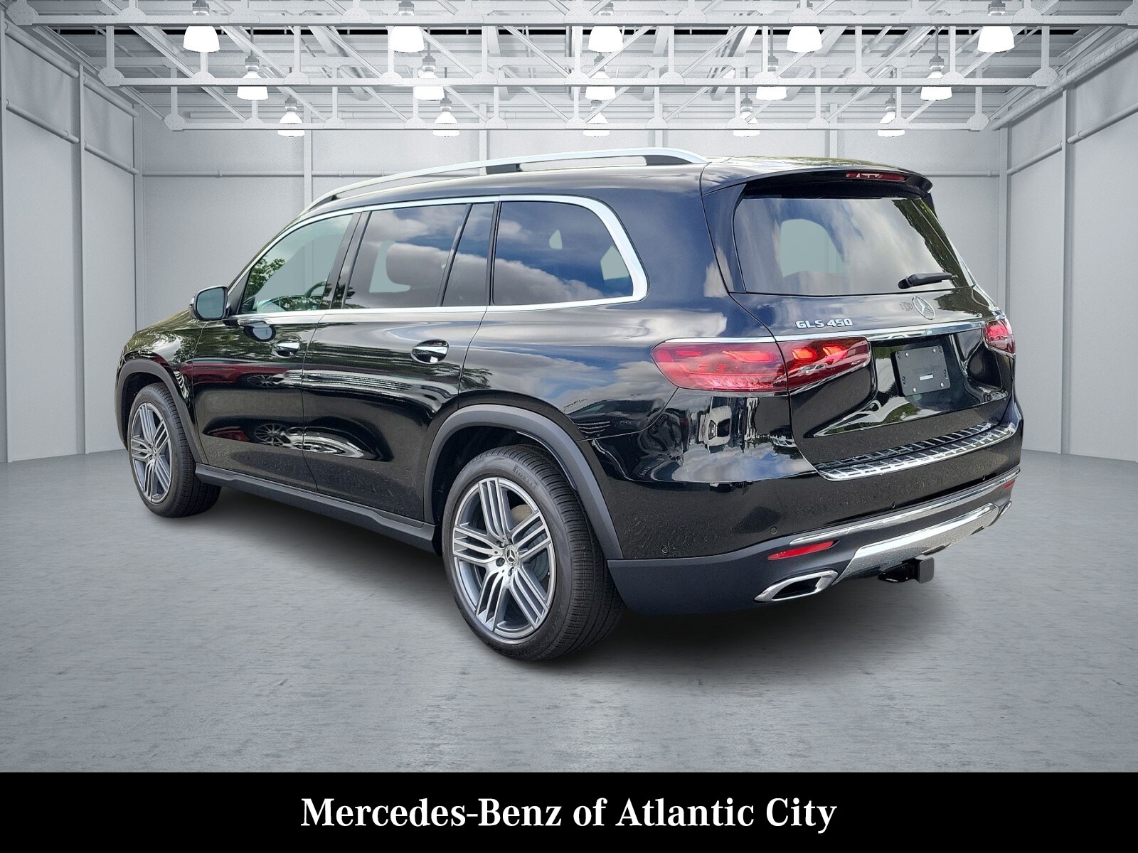 2025 Mercedes Benz GLS 450 4MATIC photo 3