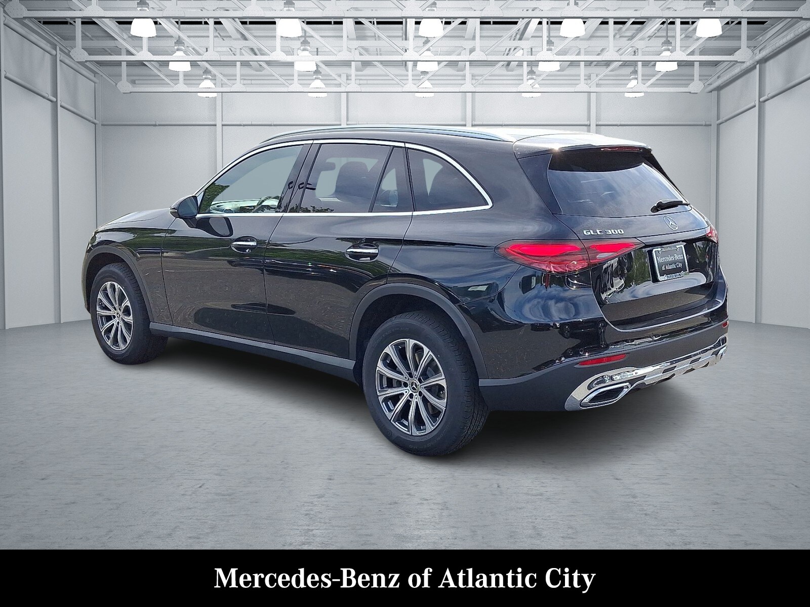2025 Mercedes Benz GLC 300 4MATIC photo 2