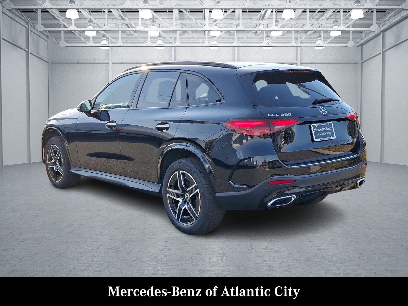 2025 Mercedes Benz GLC 300 4MATIC photo 3