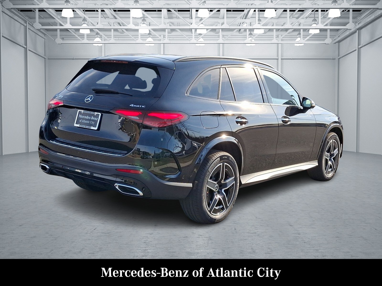 2025 Mercedes Benz GLC 300 4MATIC photo 4