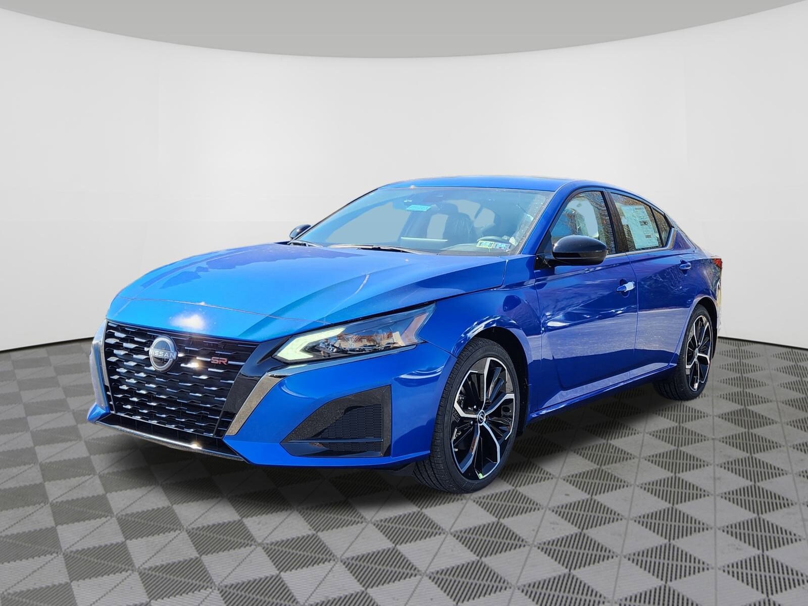 2025 Nissan Altima SR photo 2