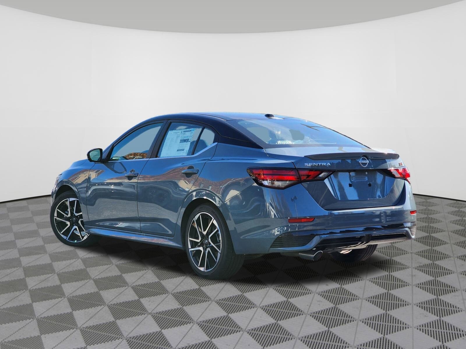 2025 Nissan Sentra SR photo 2