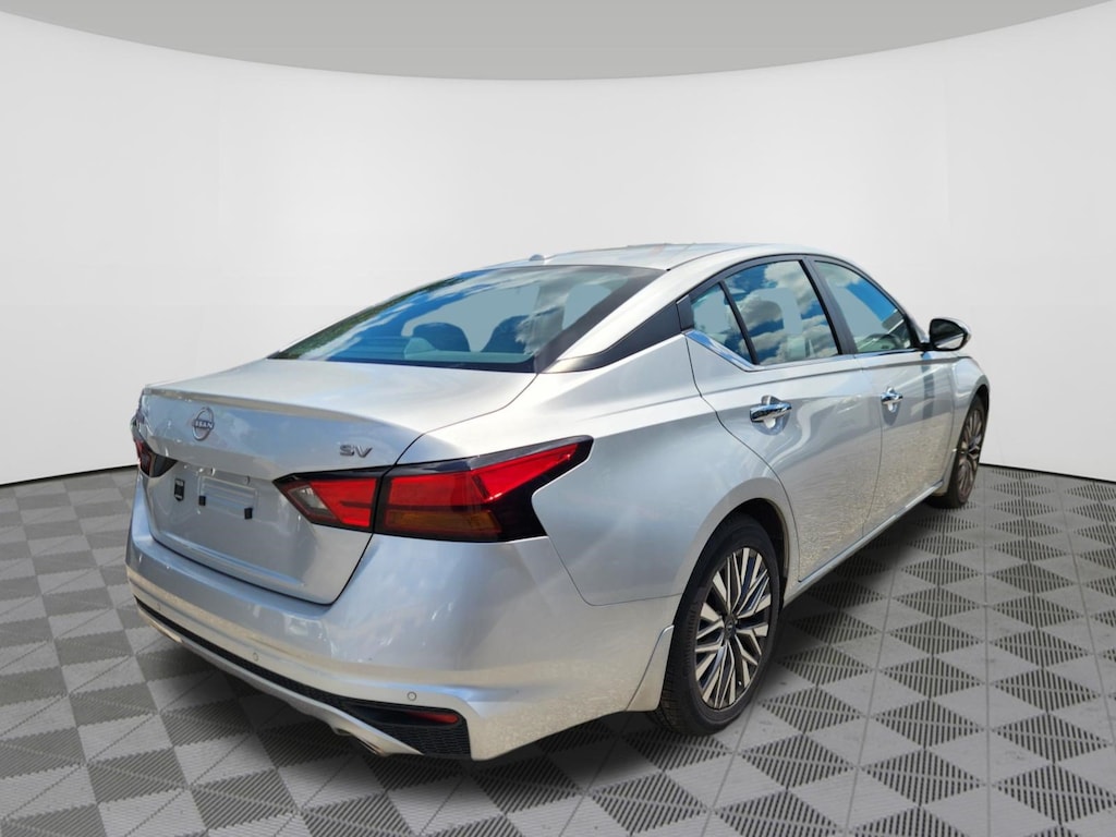 Used 2024 Nissan Altima 2.5 SV Sedan