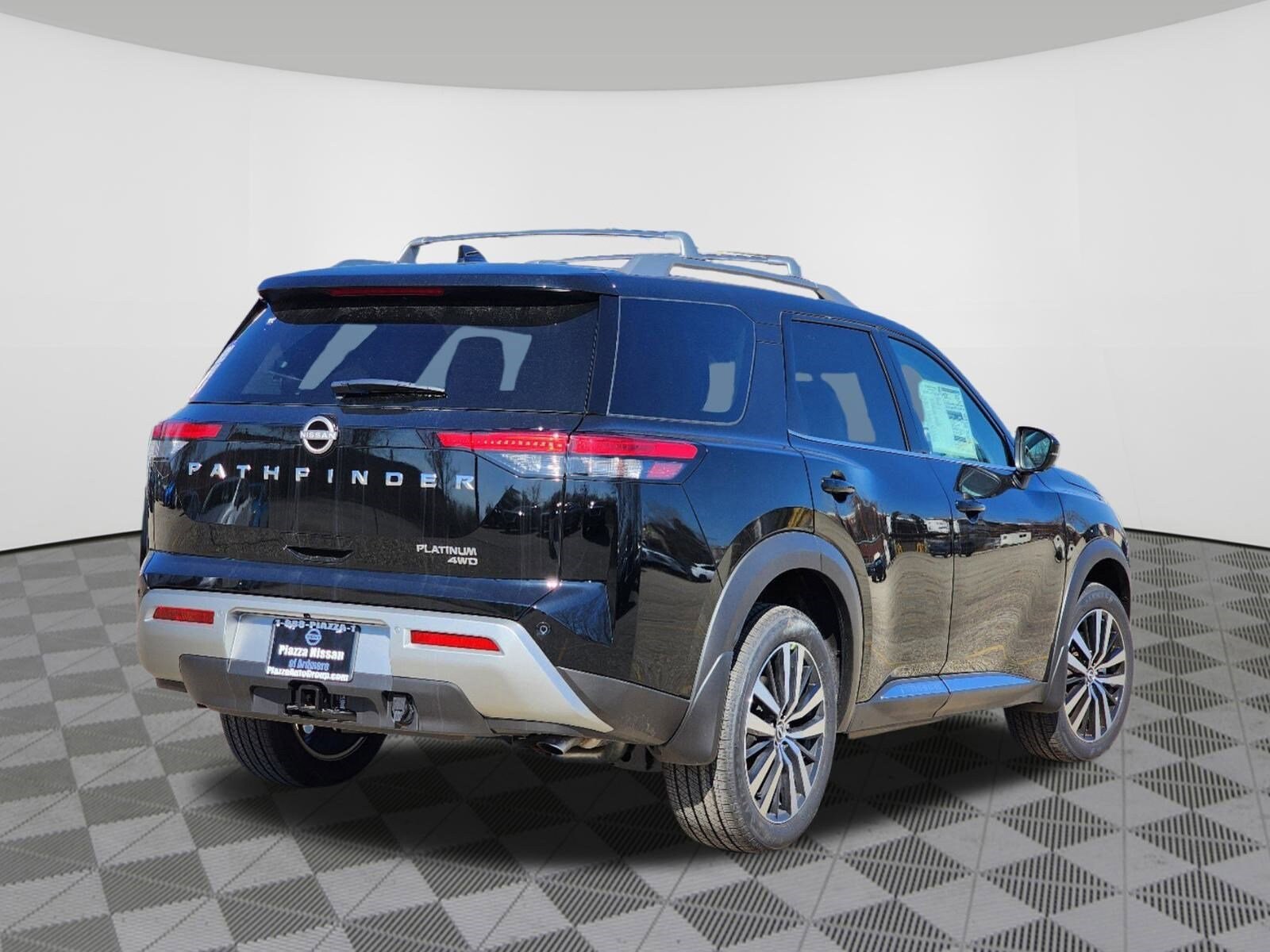 2025 Nissan Pathfinder Platinum photo 2