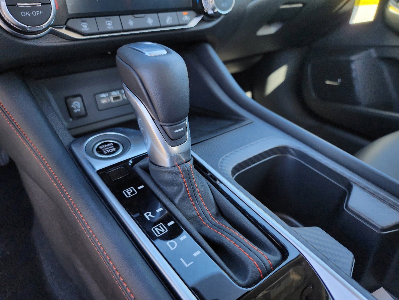 2025 Nissan Sentra SR - Photo 5