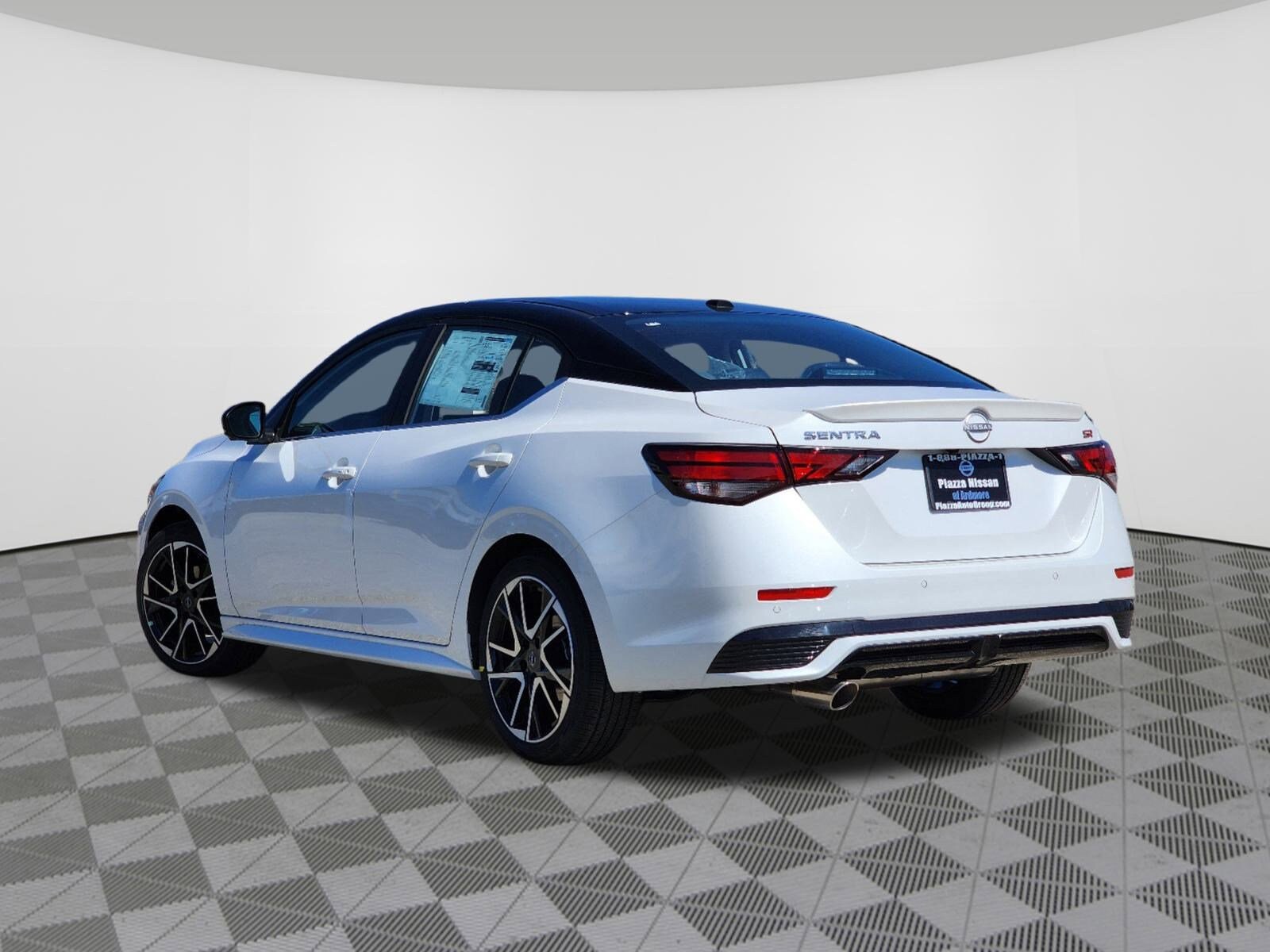2025 Nissan Sentra SR photo 2