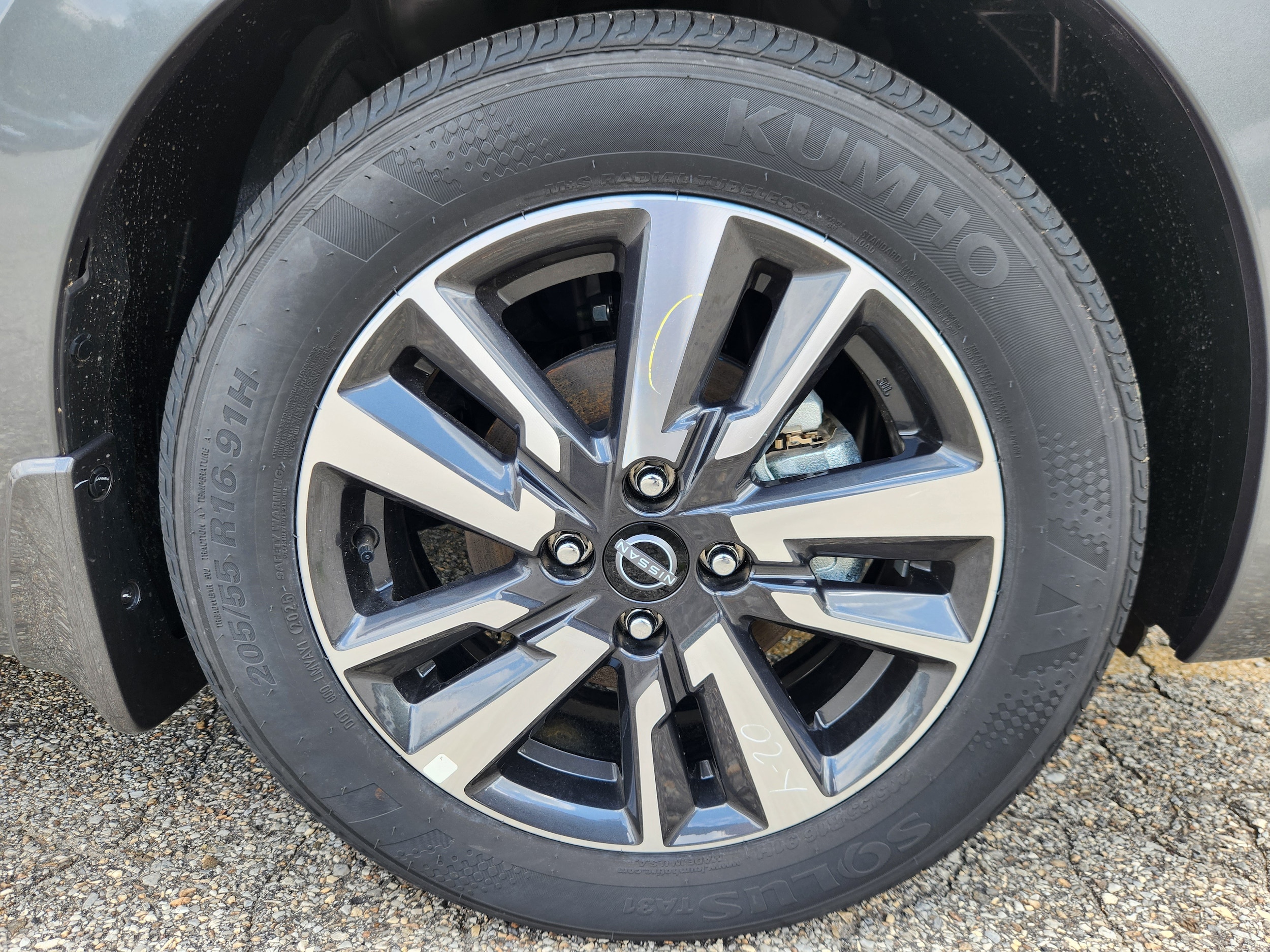 2025 Nissan Versa Sedan SV - Photo 14