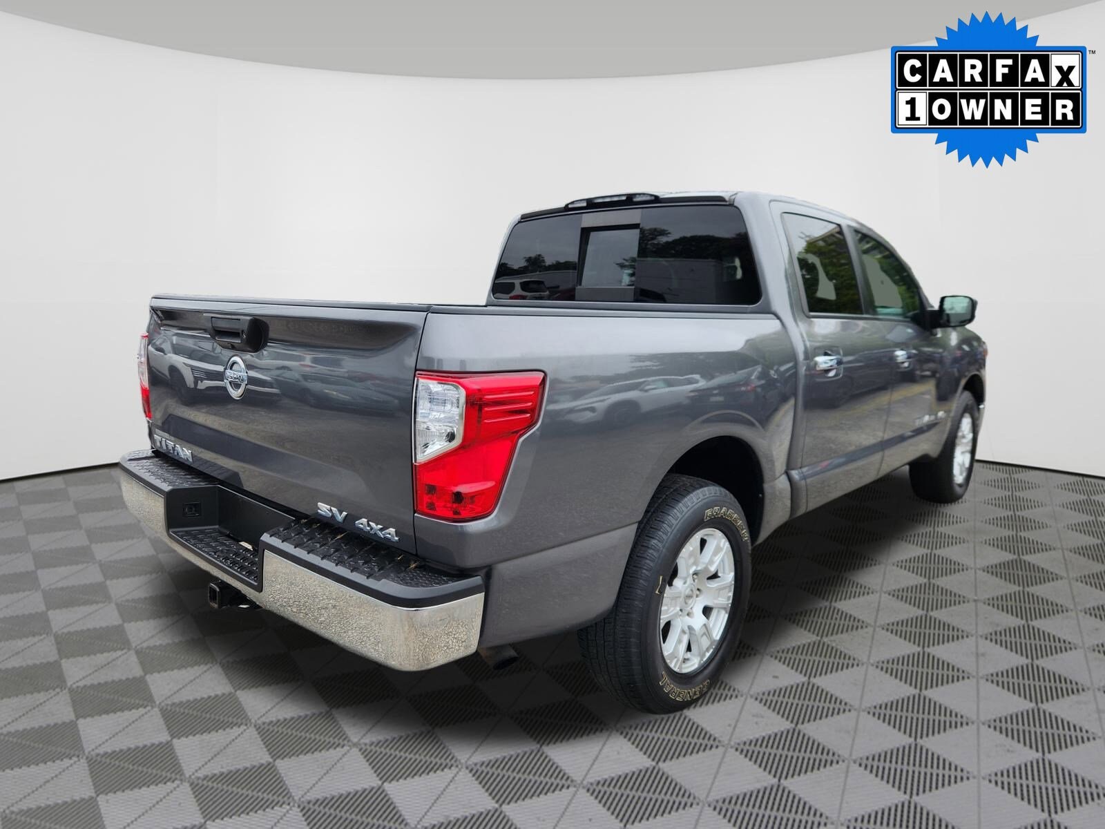 2019 Nissan Titan SV photo 2