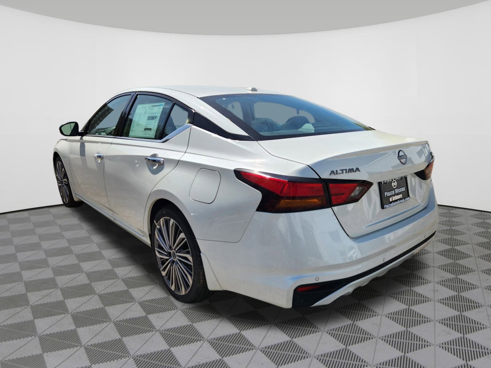 2025 Nissan Altima SL photo 3