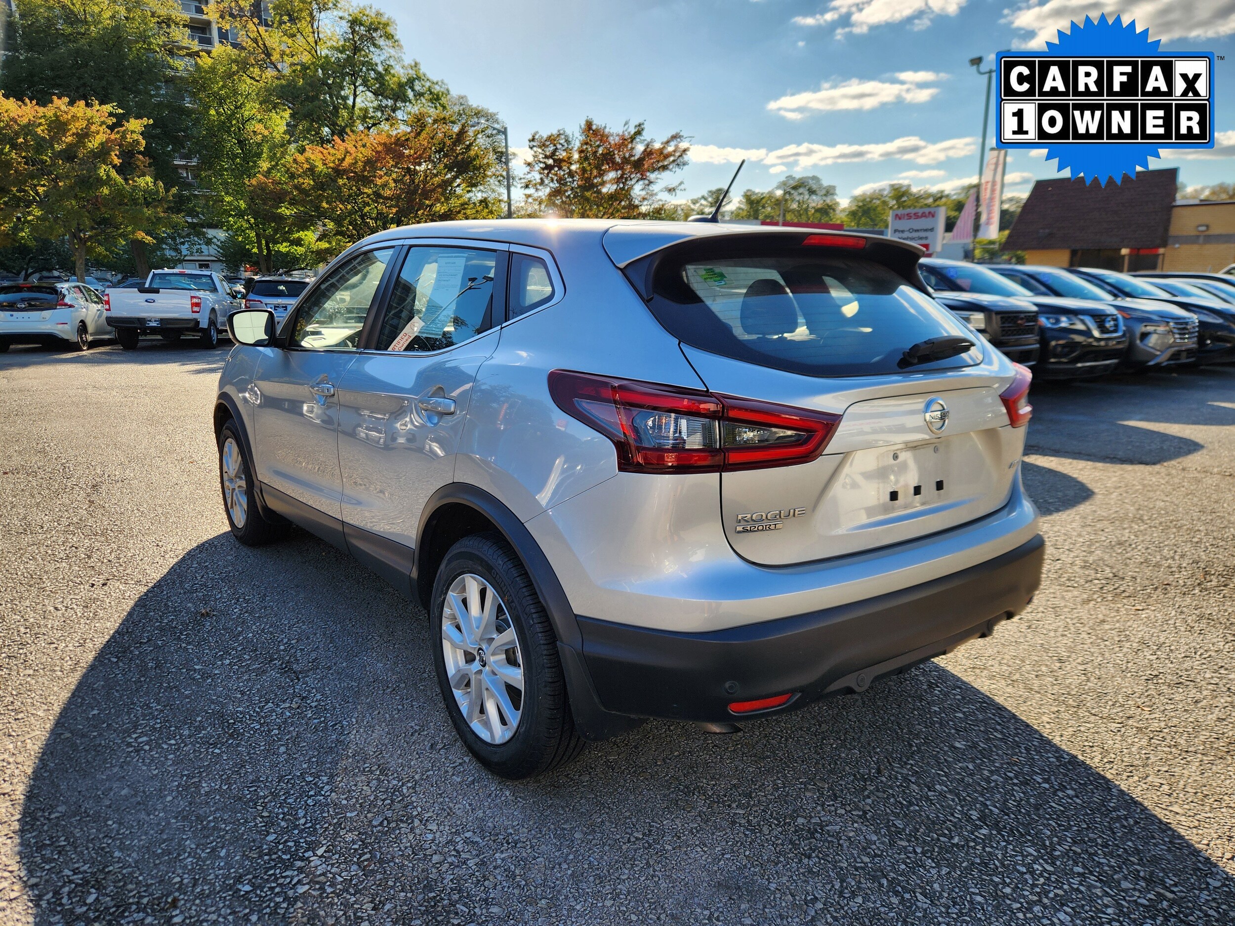 2022 Nissan Rogue Sport S photo 2