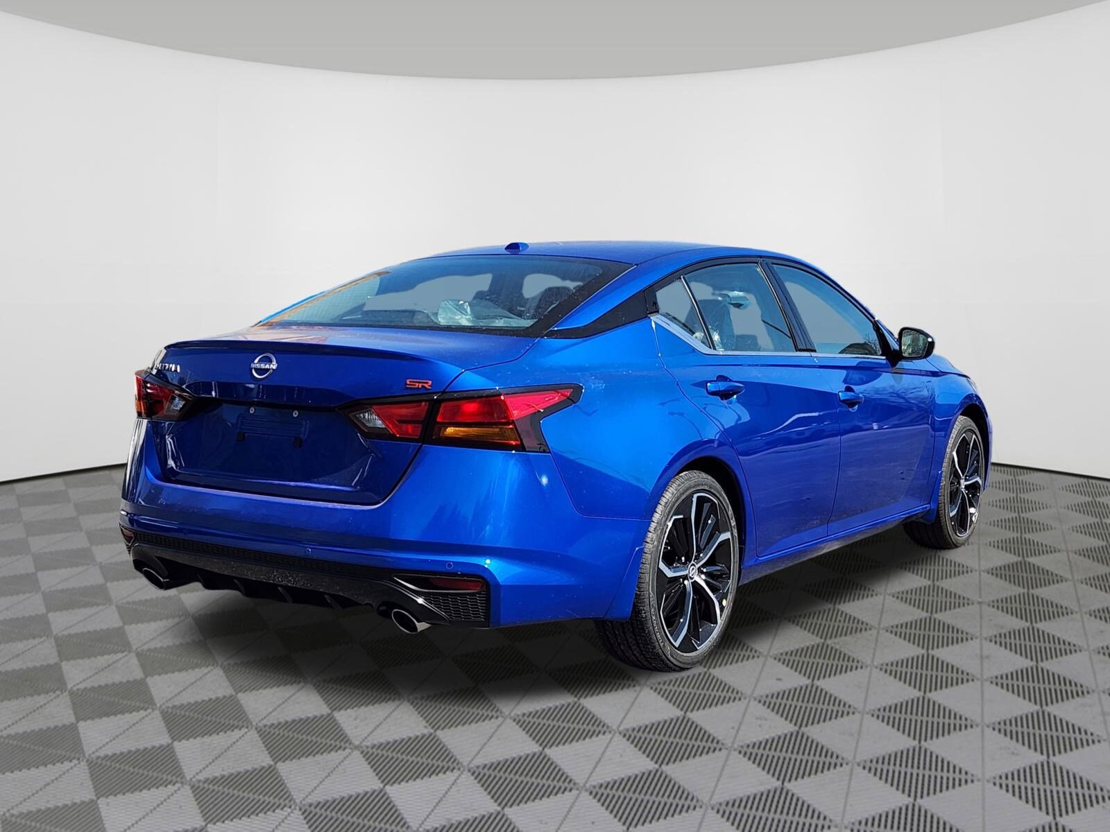 2025 Nissan Altima SR photo 4