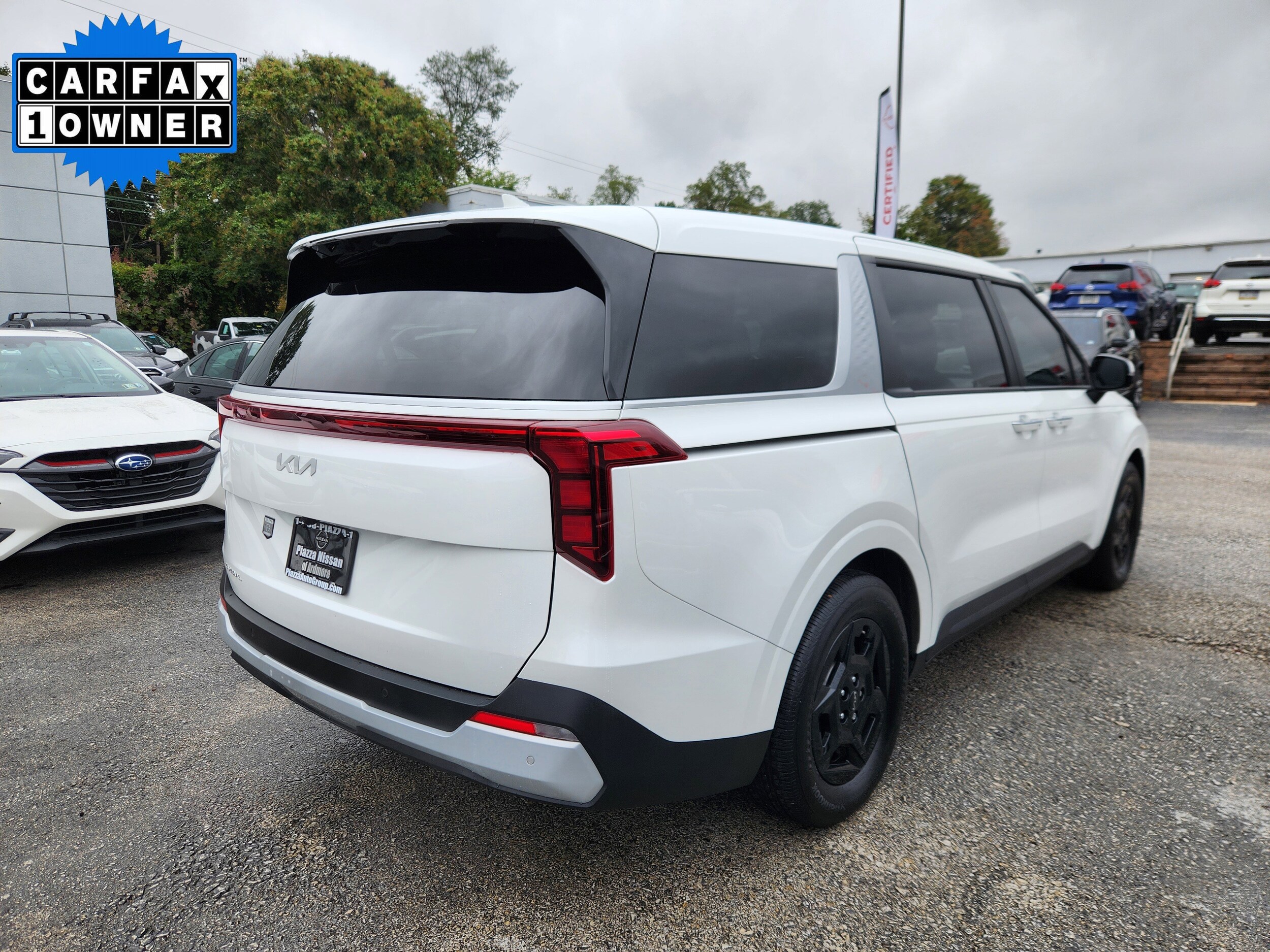 2025 Kia Carnival LXS photo 3