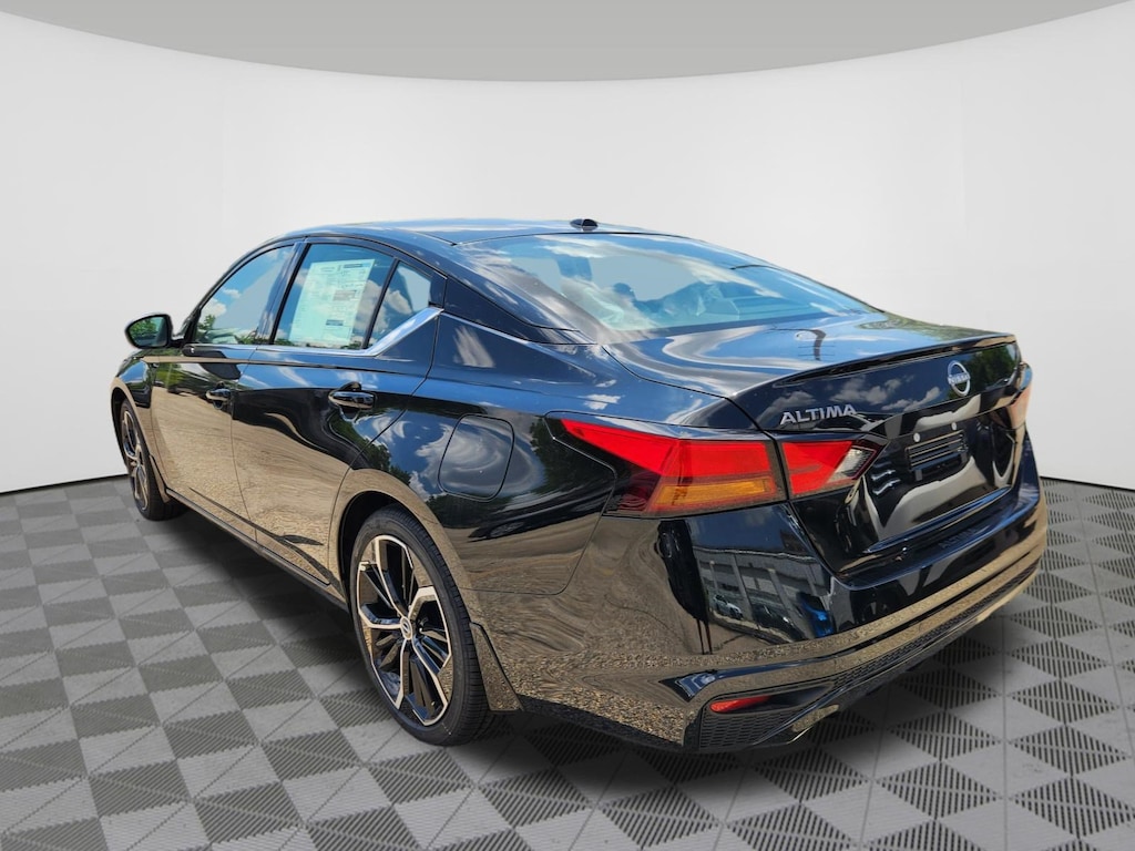 New 2025 Nissan Altima SR Sedan