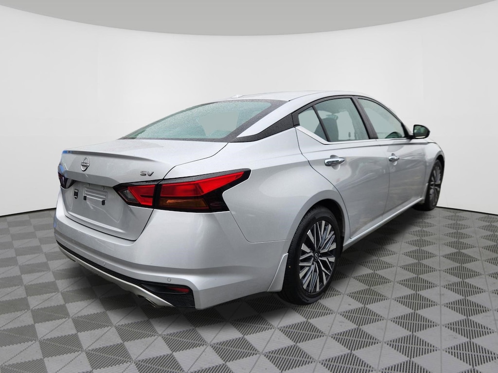 Used 2024 Nissan Altima 2.5 SV Sedan