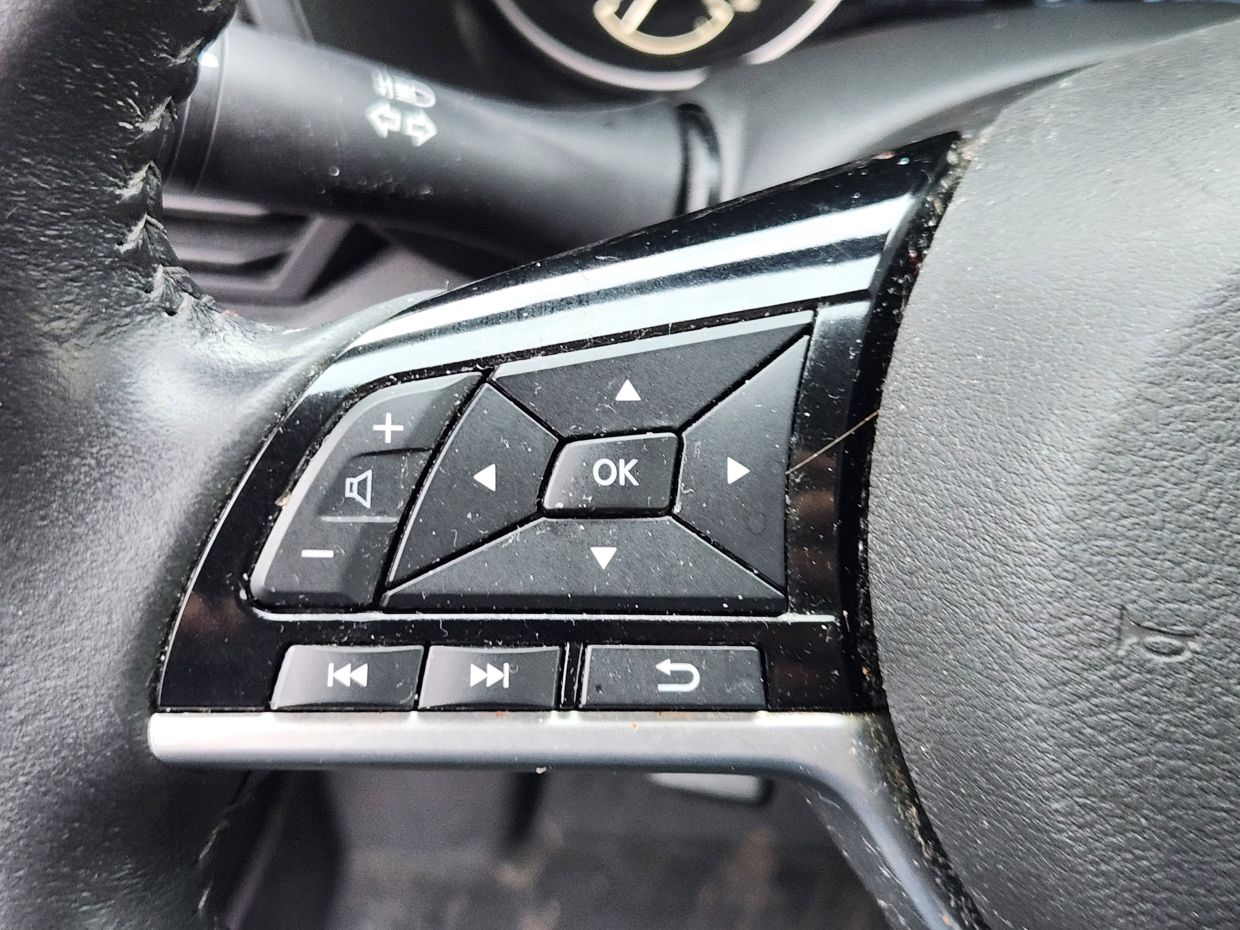 2024 Nissan Altima SV - Photo 23