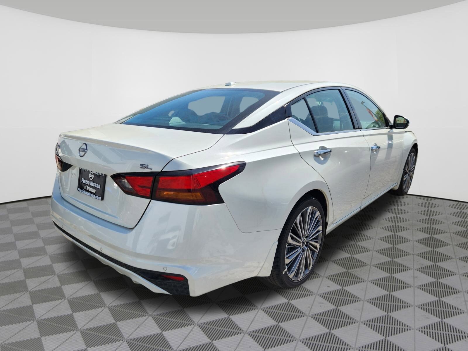 2025 Nissan Altima SL photo 4