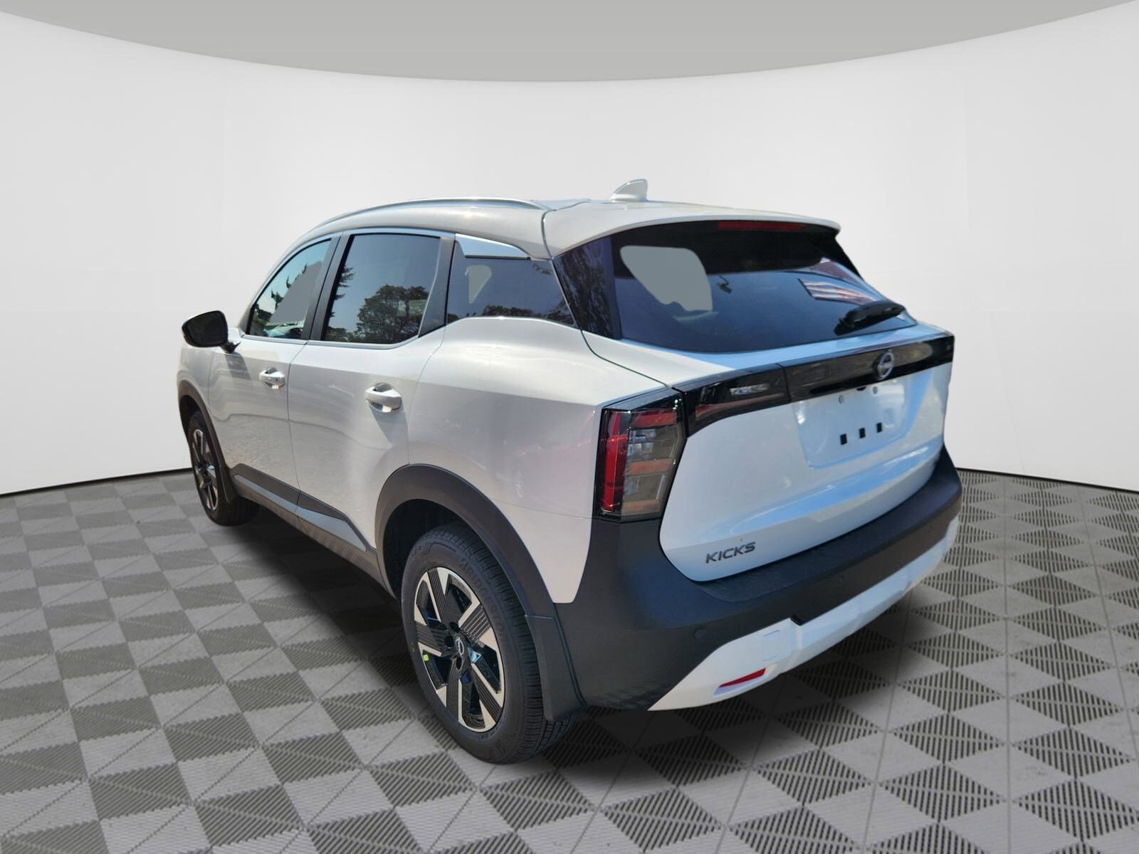 2025 Nissan Kicks SV photo 3