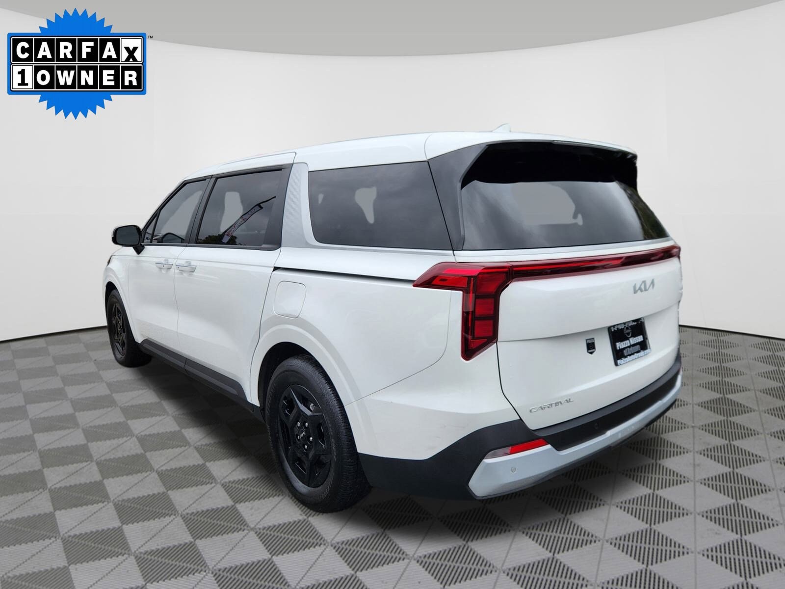 2025 Kia Carnival LXS photo 3