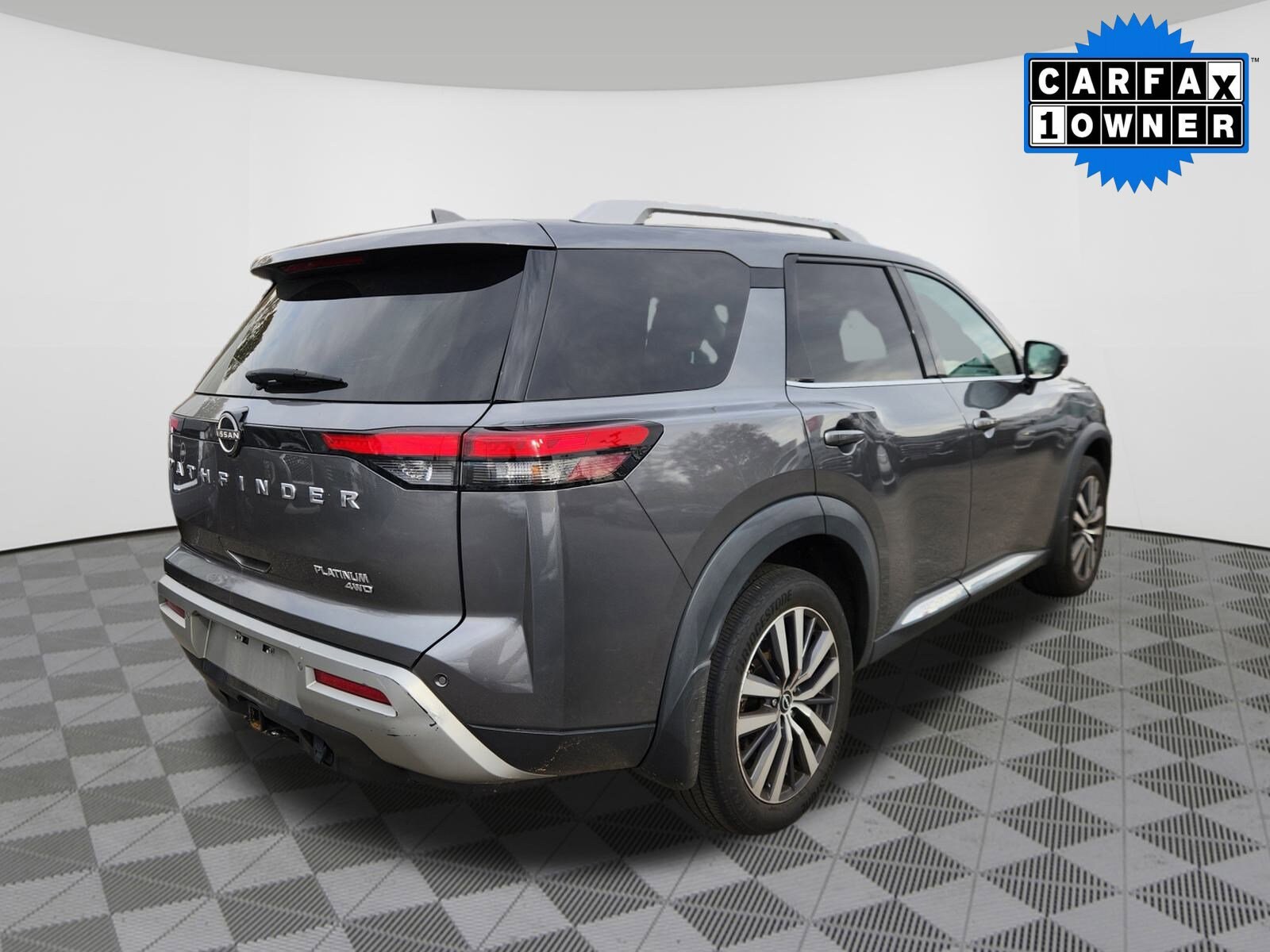 2022 Nissan Pathfinder Platinum photo 3