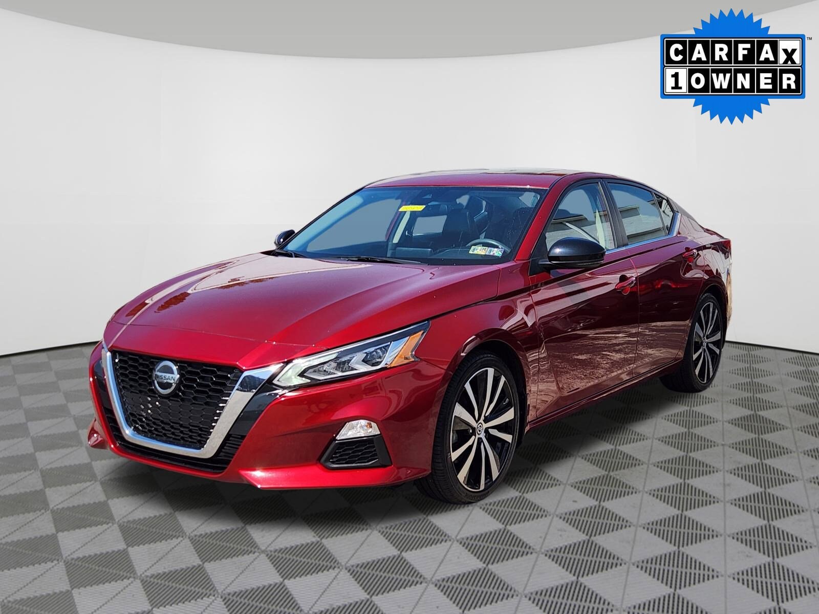 2022 Nissan Altima SR photo 2