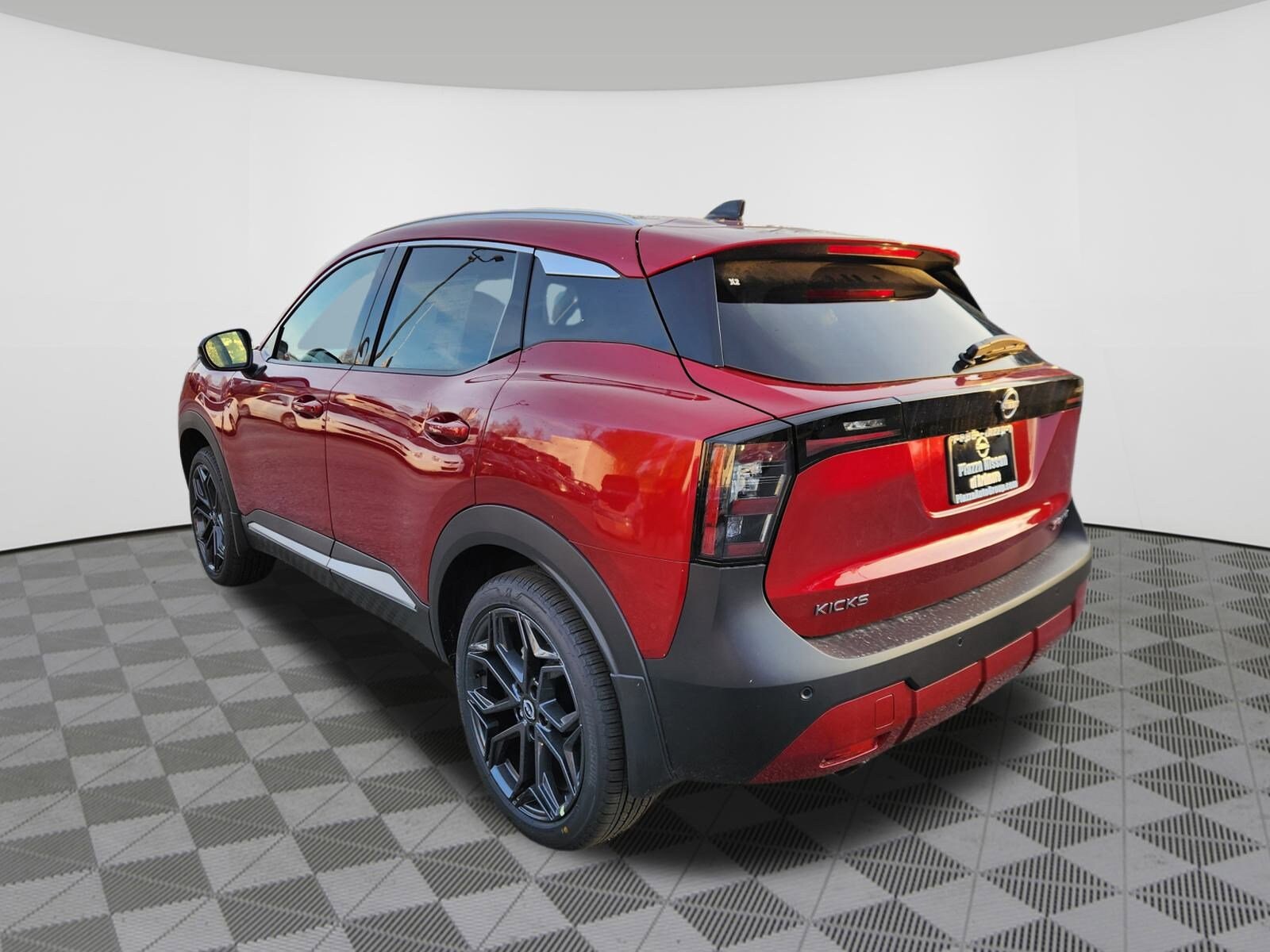 2026 Nissan Kicks SR photo 3