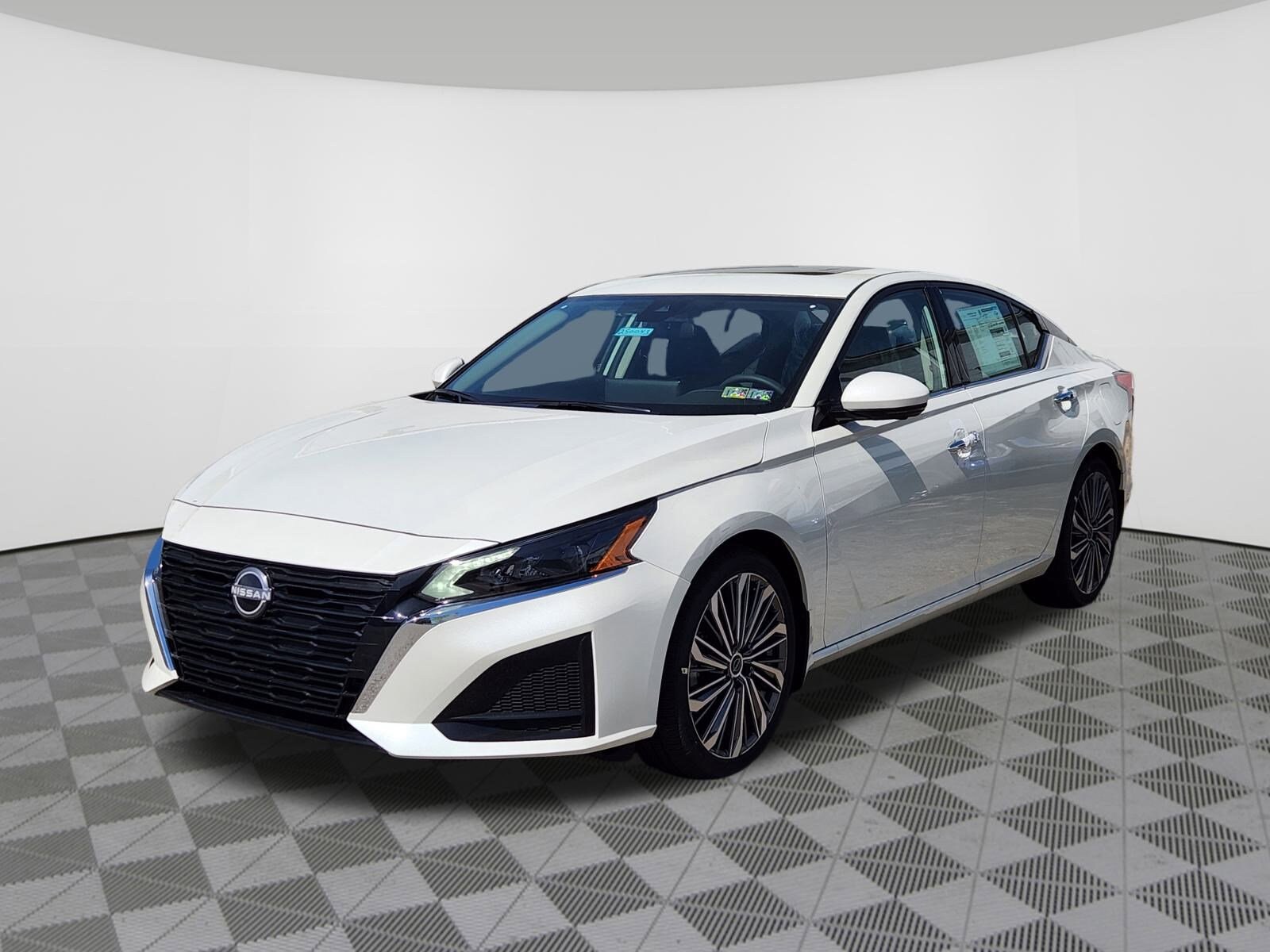 2025 Nissan Altima SL photo 2