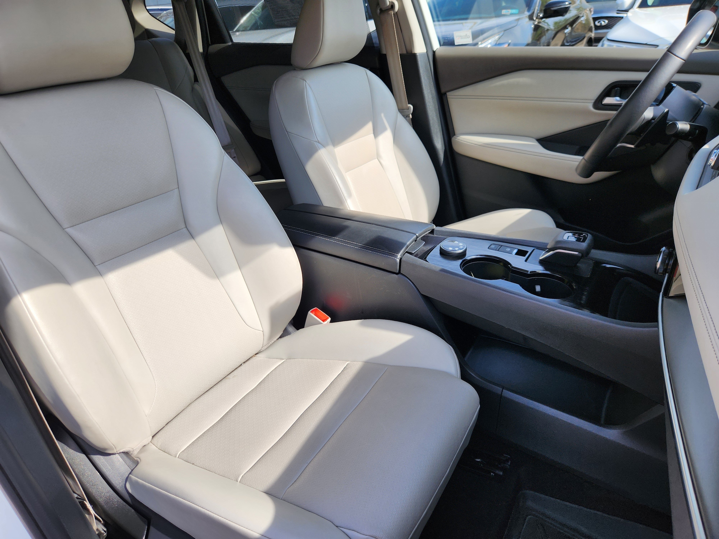 2022 Nissan Rogue SV - Photo 14