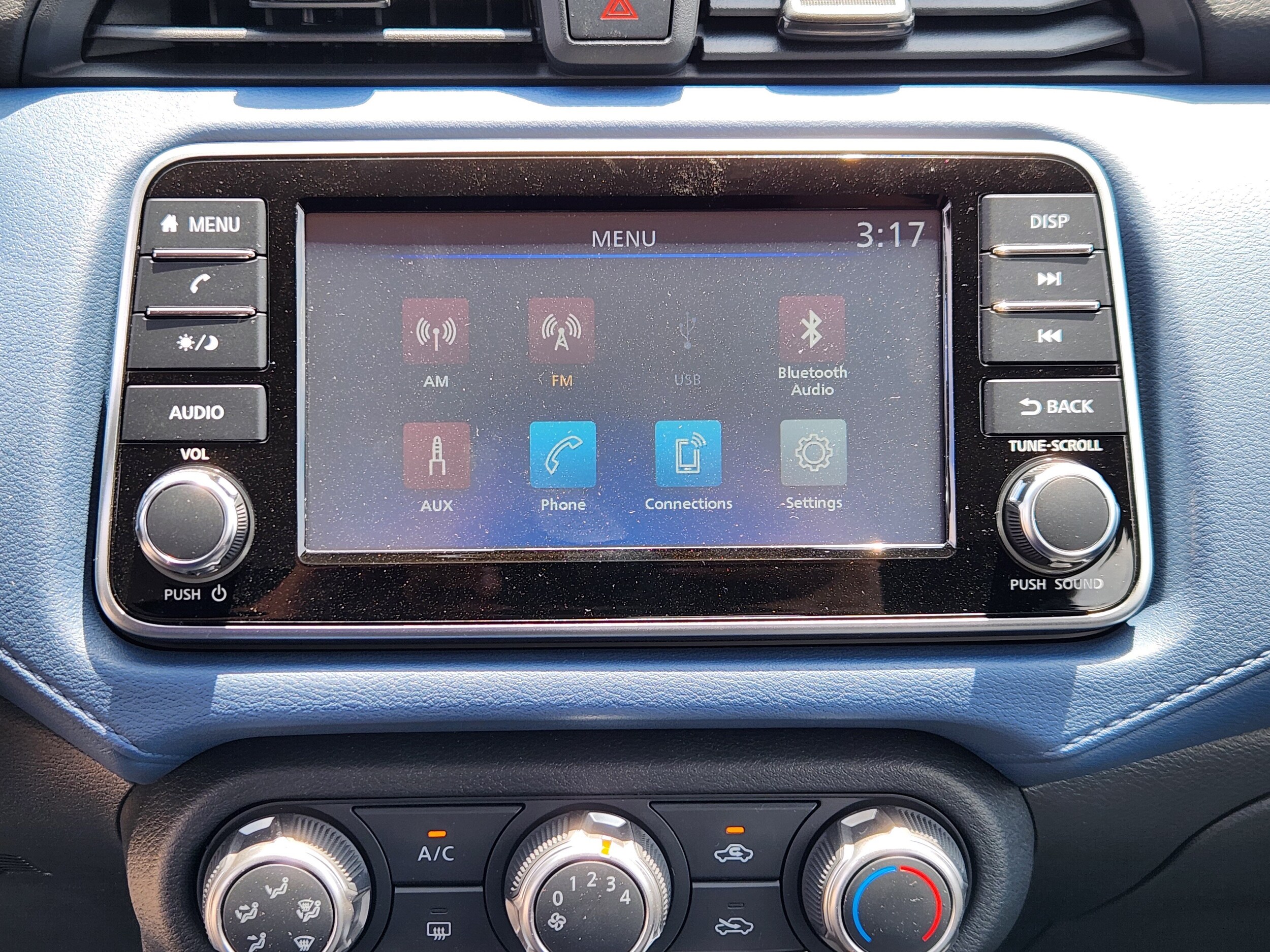 2025 Nissan Versa Sedan SV - Photo 11