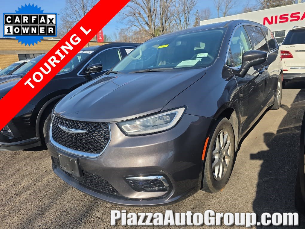 2023 Chrysler Pacifica Touring L's photo