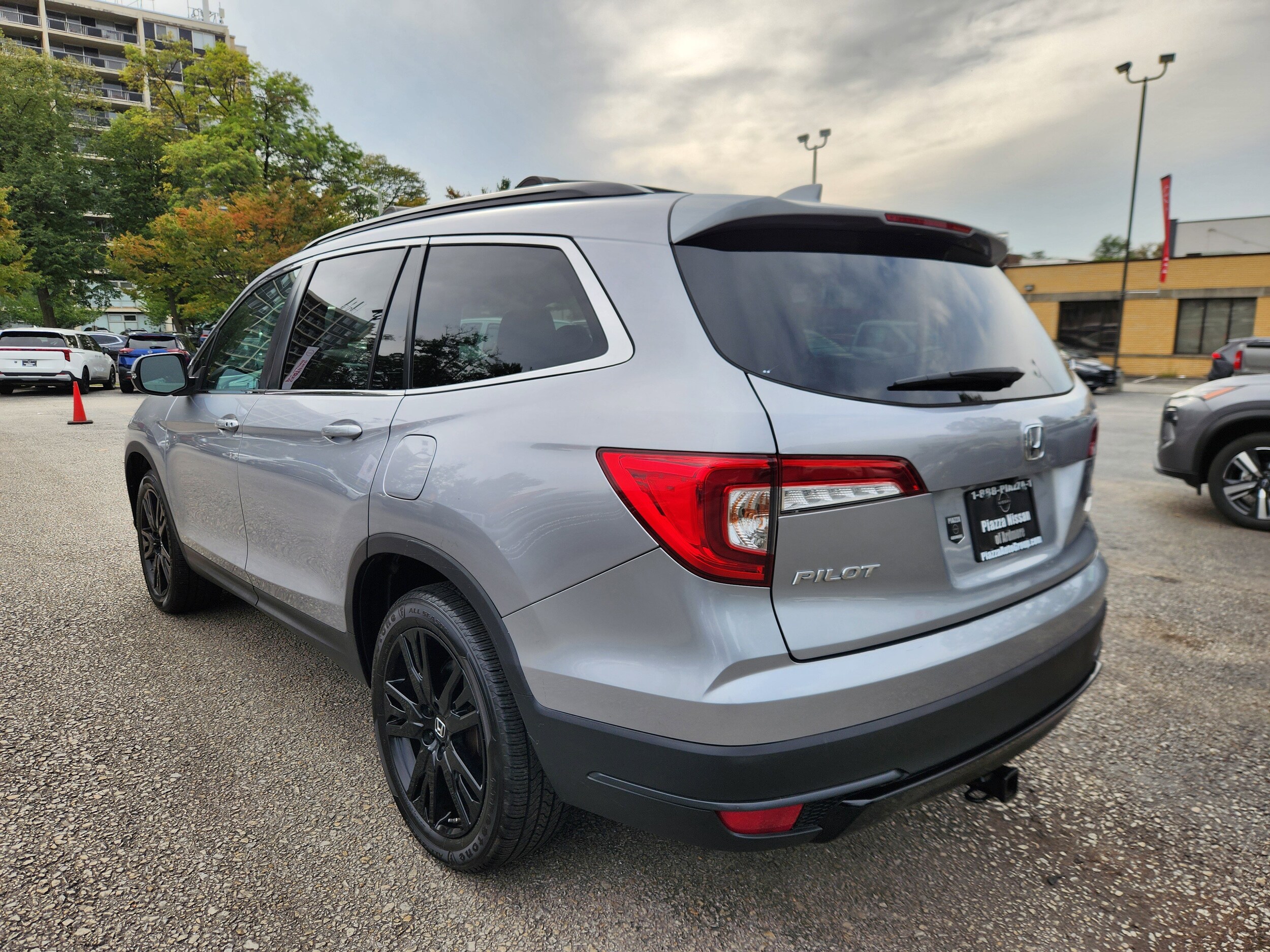 2021 Honda Pilot Special Edition photo 3