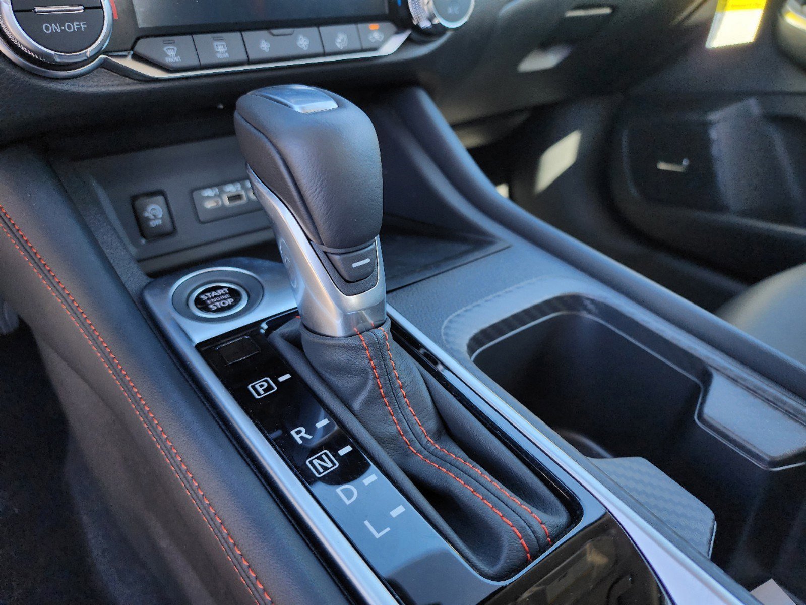 2025 Nissan Sentra SR - Photo 7