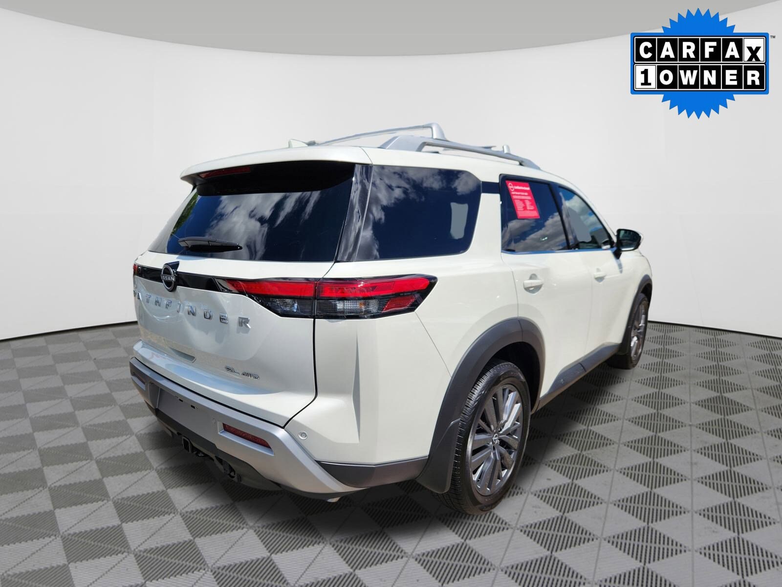 2024 Nissan Pathfinder SL photo 4