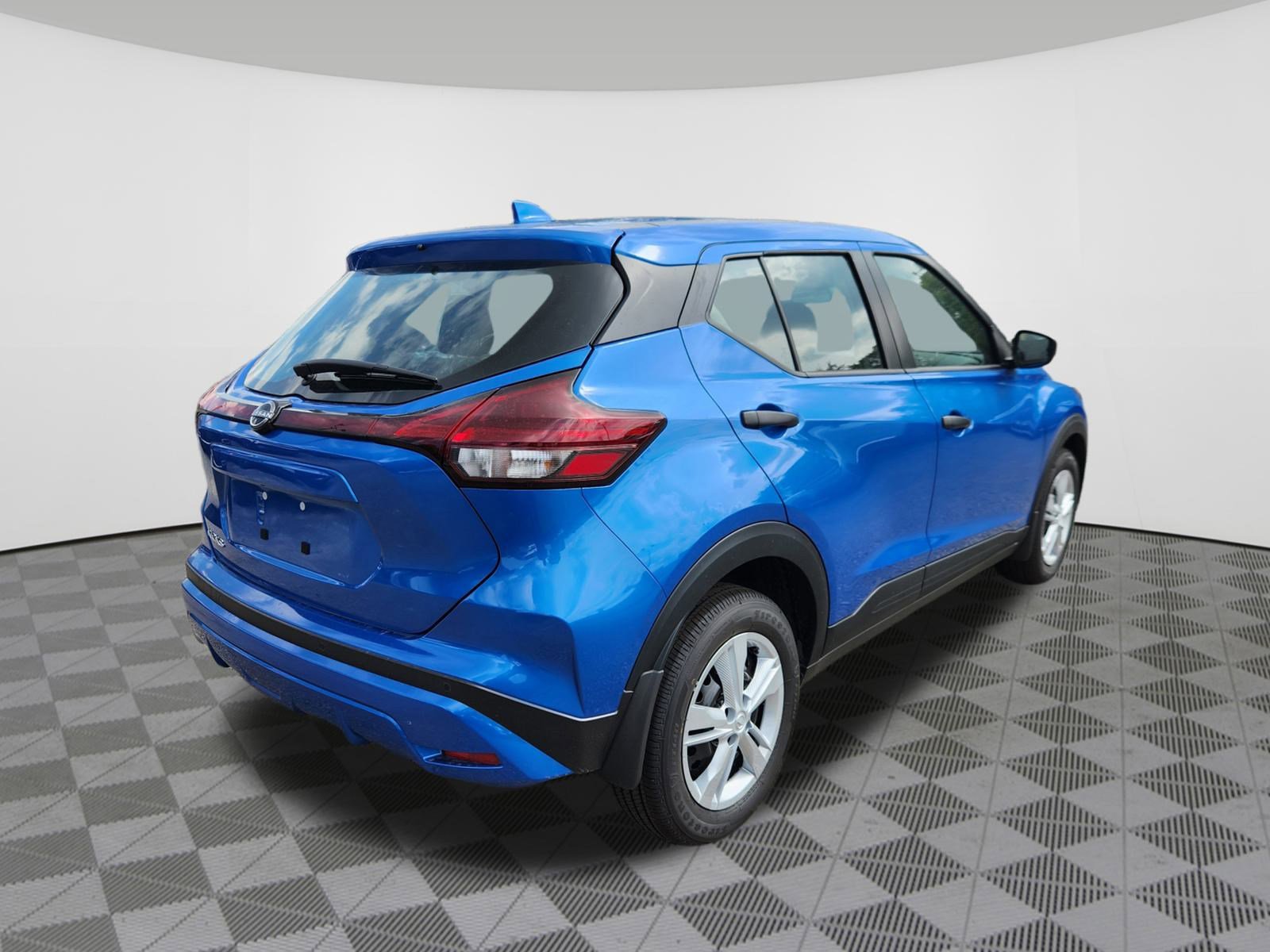 2025 Nissan Kicks Play S photo 4